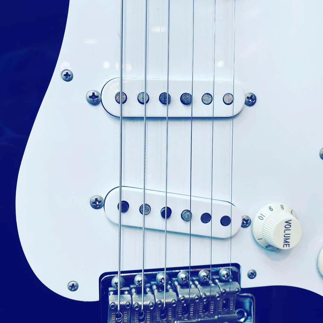 中野敬久さんのインスタグラム写真 - (中野敬久Instagram)「#guitar #fender #stratocaster #strings #volume」1月16日 8時55分 - hirohisanakano