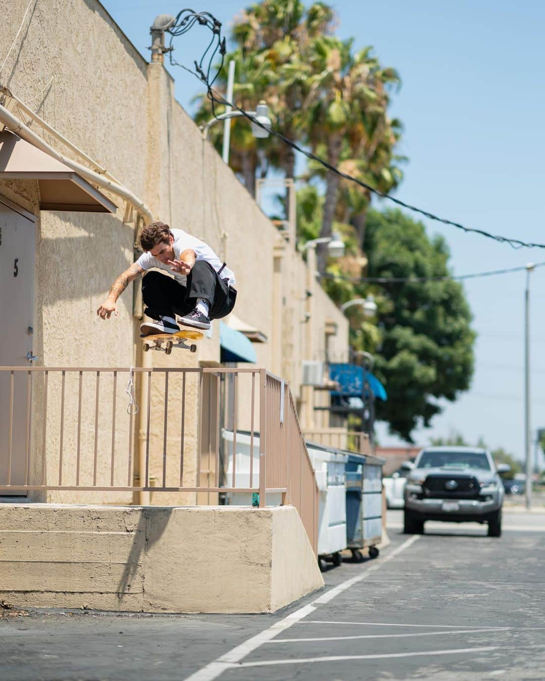 Vans Skateさんのインスタグラム写真 - (Vans SkateInstagram)「Some street ‘Dro to fire up your Friday. Stoke the flames & head to @ThrasherMag for @PedroBarrosSk8’s Free Dream episode from @FreedomeToSkate (link in story). 📷: @AAcostaa」1月16日 9時08分 - vansskate