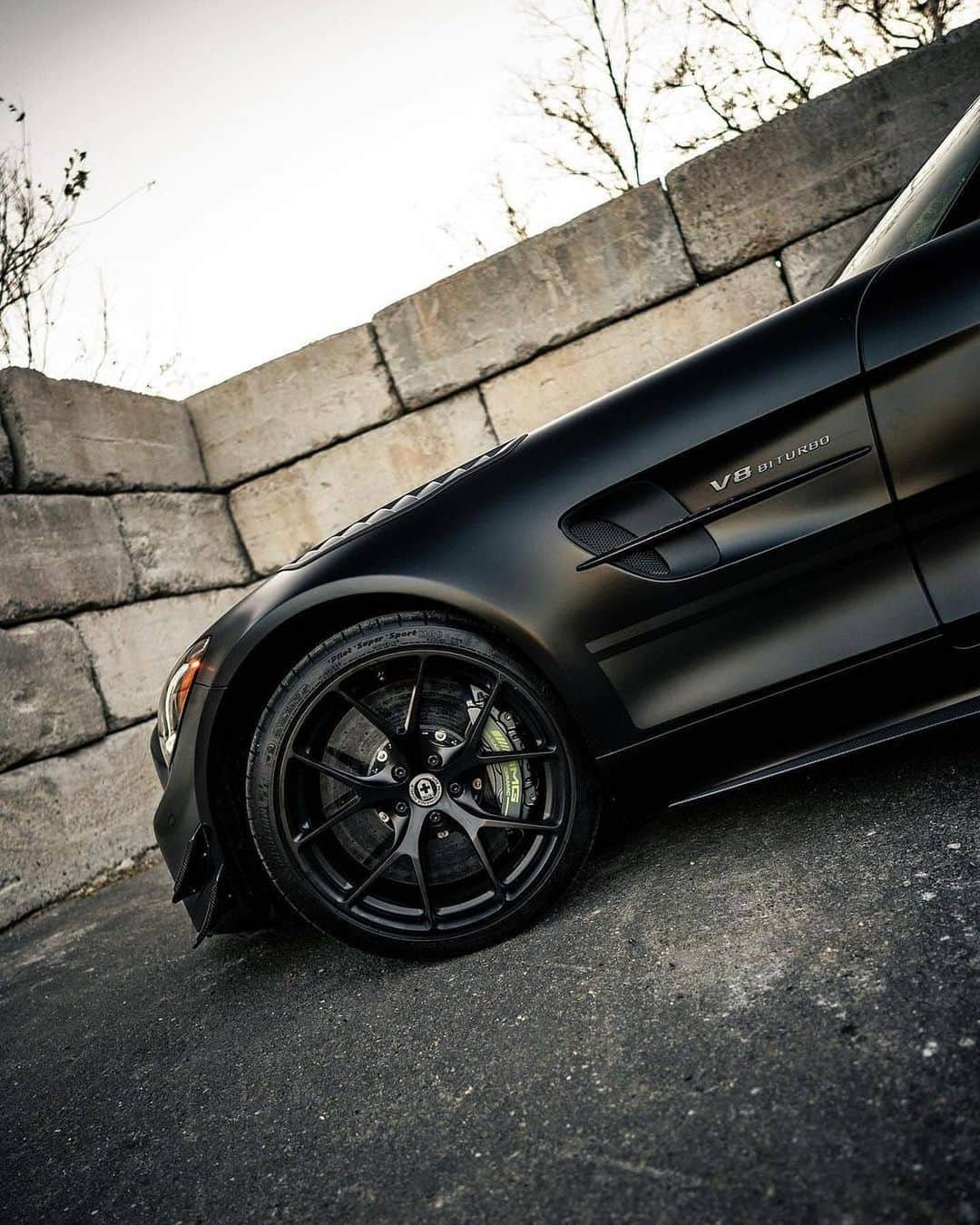 Kik:SoLeimanRTさんのインスタグラム写真 - (Kik:SoLeimanRTInstagram)「Stealthy AMG GT R Pro Photo @shim.photography  🔥◾️🔴🔵🔸   #cars #car #carporn #carsofinstagram  #luxury #supercars #supercar #auto  #love #speed #photography #jdm #racing  #carlifestyle #carswithoutlimits #sportscar #instacar  #instacars #drive #turbo #exoticcars #instagood #luxurycars #drift #instagram  #race  #stance #photooftheday #vehicle  #carinstagram #turbo」1月16日 9時18分 - carinstagram