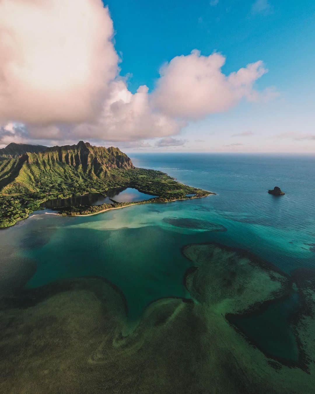 ハワイアン航空さんのインスタグラム写真 - (ハワイアン航空Instagram)「These ocean blues have us swooning. 🌊   📷@nikiizak」1月16日 9時22分 - hawaiianairlines