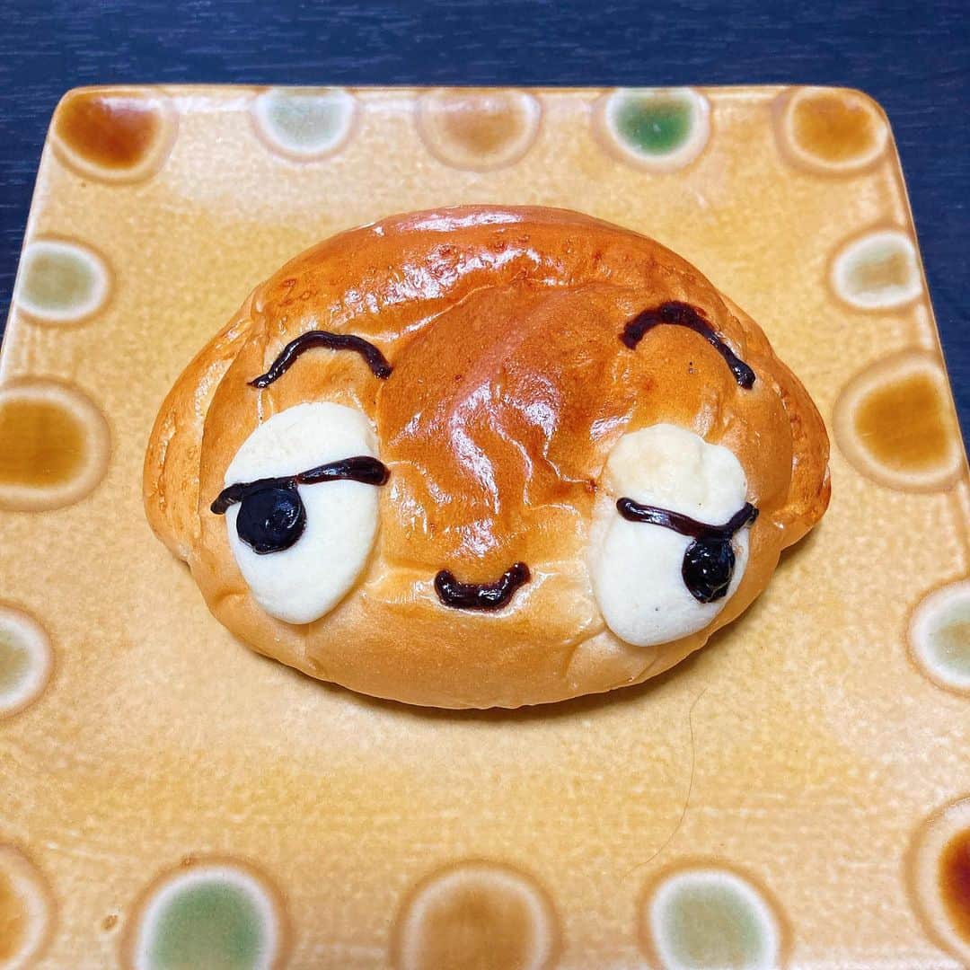 田井弘子さんのインスタグラム写真 - (田井弘子Instagram)「おはようございます☀ 今日は、 #朝ごはん #パン 食べましたよ！  なぞのキャラクターパン😳w」1月16日 9時27分 - hirokotai