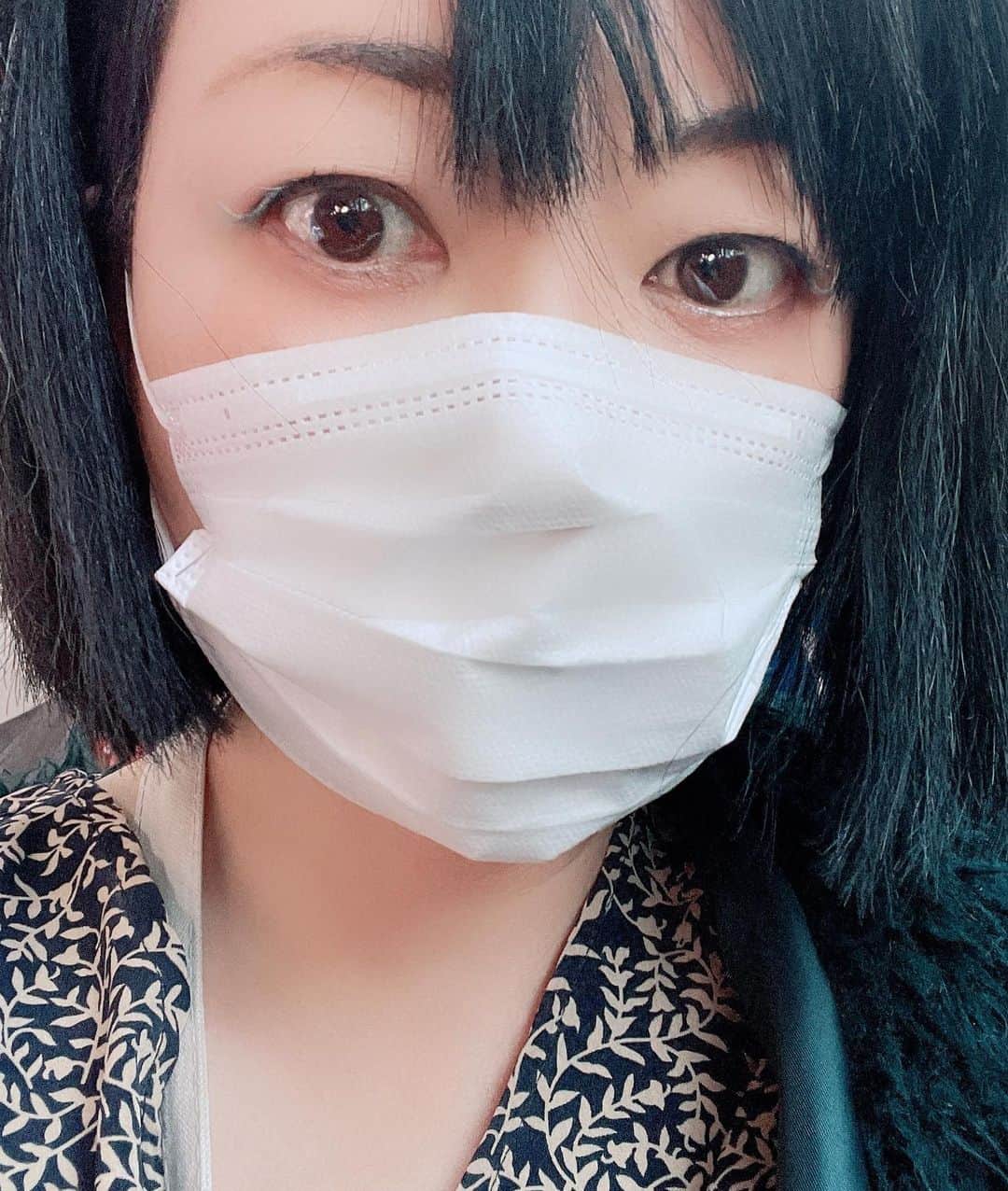 日暮愛葉さんのインスタグラム写真 - (日暮愛葉Instagram)「バスでぶーん バス好きなの。 さてヘアサロン どんな髪型になるのか？ この2枚はbefore！ #aiha #aihahigurashi  #before」1月16日 9時44分 - aiha_higurashi