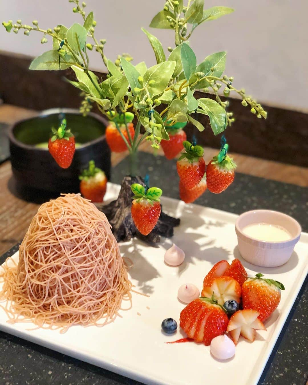 Manaさんのインスタグラム写真 - (ManaInstagram)「💕🍓🍃 𝑺𝒕𝒓𝒂𝒘𝒃𝒆𝒓𝒓𝒚 𝑴𝒐𝒏𝒕 𝑩𝒍𝒂𝒏𝒄❤︎ おはようございます😊 今朝の投稿は、先日のティータイムから🐾 . . 和栗モンブラン専門店 「栗りん」 . わたしが大好きな苺を使った モンブランを食べに行きました🌰 ピンクのモンブラン、初めて😳💗 . 香り高くて とても美味しかったです🌸 . . いちご狩りのような盛り付けも可愛くて♪ 春を感じさせる幸せなスイーツでした🍓 . . . . 今日も皆さんにとっていい日になりますように🥰 . . . . #栗りん #くりん #kurin #いちごスイーツ #いちご #いちご狩り #苺スイーツ #イチゴ狩り #かおり野 #いちごモンブラン #苺モンブラン #モンブラン #モンブラン専門店 #ピンクコーデ #ニットコーデ #春コーデ #名古屋大須 #大須 #大須カフェ #栄カフェ #名古屋カフェ #大須グルメ #大須商店街 #montblanc #strawberrymontblanc」1月16日 9時46分 - mana.tcy