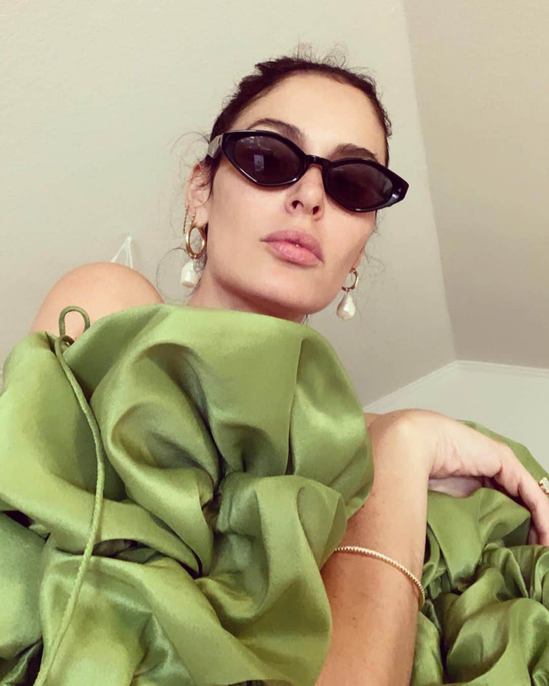 ニコール・トルンフィオのインスタグラム：「💚 #ajegirl」