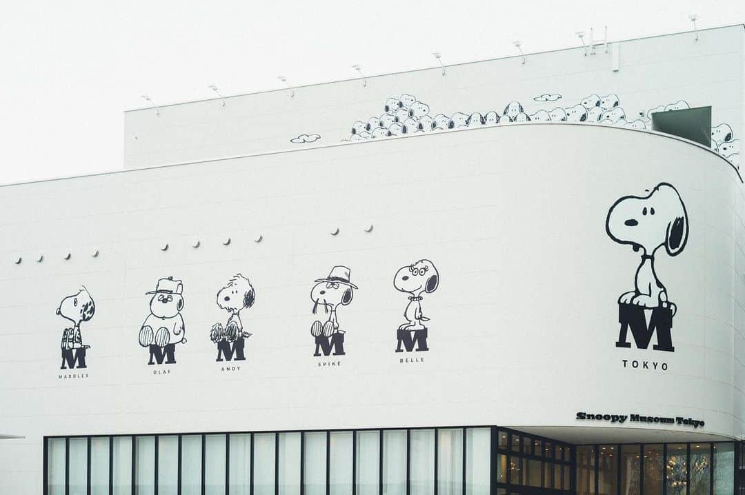 SNOOPY MUSEUM TOKYOのインスタグラム：「本日1月16日（土）より、新しい企画展「スヌーピーと、きょうだい。」が始まります。スヌーピーとユニークなきょうだいたちの選りすぐりのエピソードを貴重な原画でお楽しみください。  #snoopymuseumtokyo #schulzmuseum #snoopy #スヌーピーミュージアム #スヌーピー #スヌーピーときょうだい #snoopyandhissiblings」