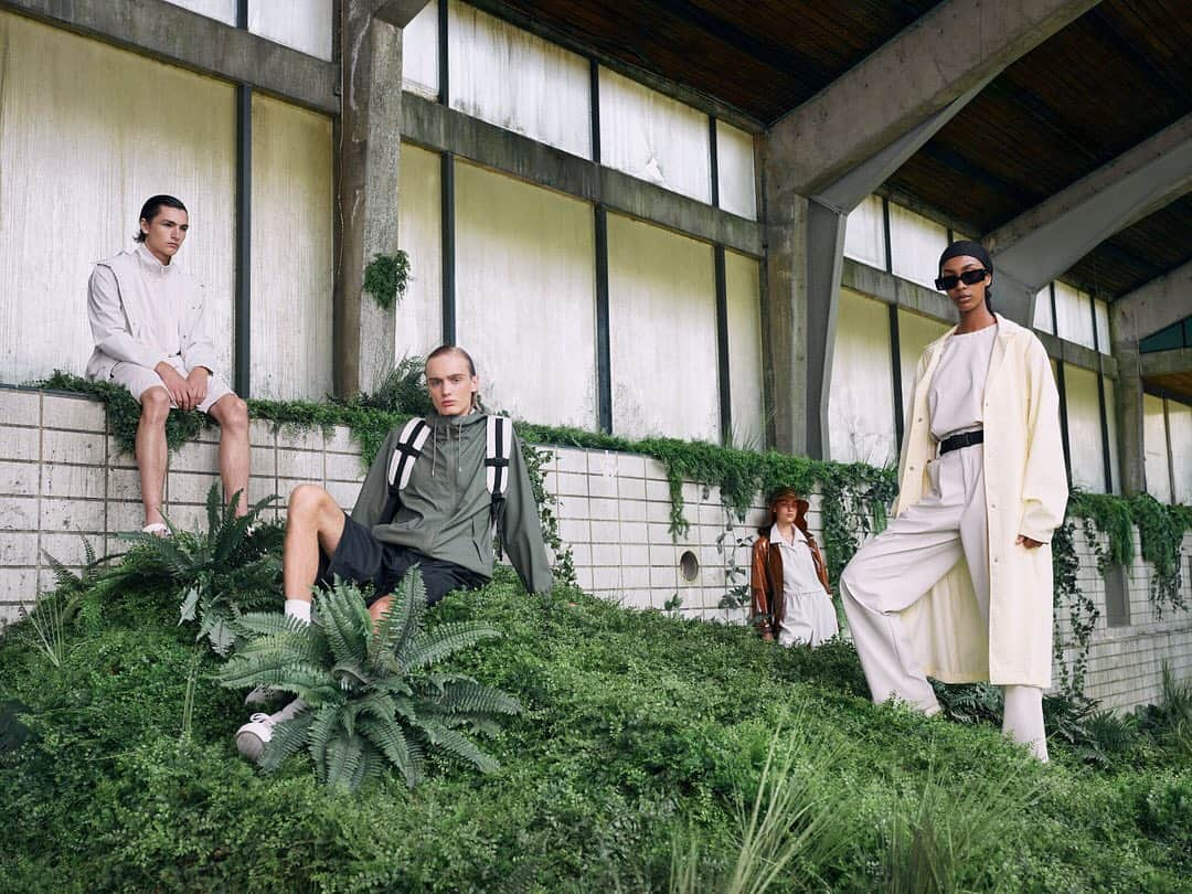 Flaunt Magazineさんのインスタグラム写真 - (Flaunt MagazineInstagram)「@Rains presents its SS21 collection: Never Lost. ⠀⠀⠀⠀⠀⠀⠀⠀⠀ The Never Lost campaign pays homage to the outdoors and its ethos of escape and strength. Influenced by Scandinavian heritage, the all-weather designs reinterpret outdoor wear for the global citizen. ⠀⠀⠀⠀⠀⠀⠀⠀⠀ “We wanted to provide a sense of escape," explains @Rains co-founder, Philip Lotko (@lotko) , about the new collection, "an alternate universe that inspires strength and allowed the viewer to follow a pipe dream into an alternative reality of today."  ⠀⠀⠀⠀⠀⠀⠀⠀⠀ View the collection on Flaunt.com. ⠀⠀⠀⠀⠀⠀⠀⠀⠀ #Rains #NeverLost #SS21 #FlauntMagazine #PhilipLotko」1月16日 10時22分 - flauntmagazine