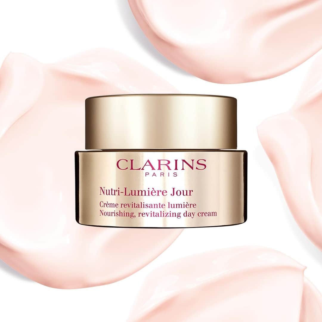 Clarins Canadaのインスタグラム：「Nutri-Lumière Jour, a sensorial, melting, oil-infused cream that revitalizes and intensely nourishes skin to restore its radiance. After one month’s use of the product, the skin's luminance index increases significantly by +12%*.✨⁣ *Clinical test – 30 women.⁣ __________⁣ Nutri-Lumière Jour, la crème-en-huile fondante et sensorielle par excellent pour revitaliser, nourrir intensément et restaurer l’éclat des peaux dénutries. Après un mois d'utilisation du soin, l'indice luminance de la peau augmente de + 12 %*.✨⁣ *Test clinique - 30 femmes.⁣ .⁣ .⁣ .⁣ #Clarins #ItsAllAboutYou #ClarinsSkinCare #NutriLumiere」