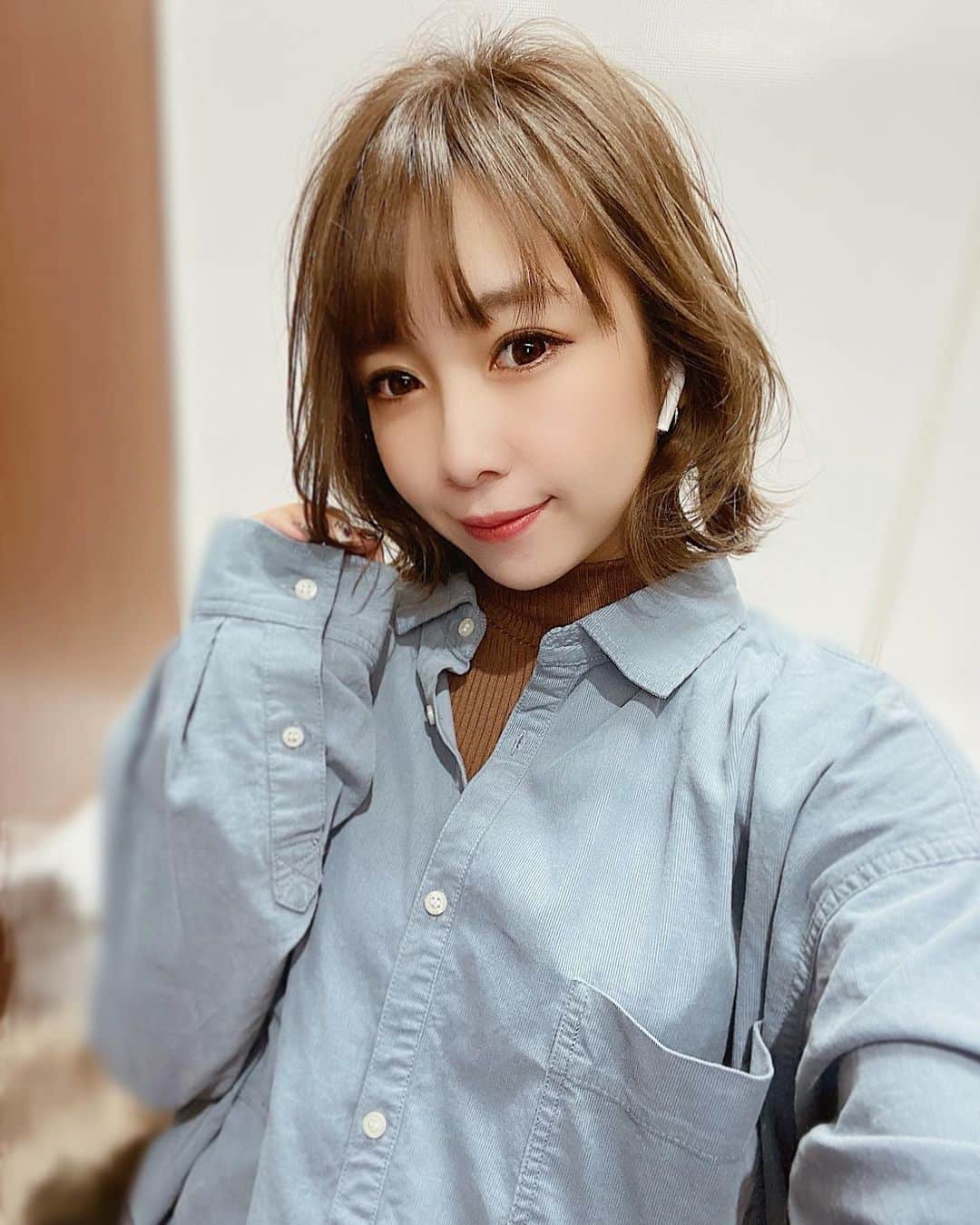 MIYUのインスタグラム：「おは🐼❄️﻿ ﻿ ﻿ ﻿ 本日、ツーショットトーク♩﻿ よろしくお願いします☺️✨﻿ ﻿ ﻿ ﻿ ﻿ 先日、おでんを食べました♡﻿ ﻿ ﻿ でも1種類しか食べていなくて…(笑)﻿ ﻿ ﻿ ﻿ さぁ、﻿ 私は何を食べたでしょうか〜〜？？﻿ ﻿ ﻿ ﻿ ﻿ ﻿ 今日も笑顔溢れる1日を♡﻿ ﻿ ﻿ ﻿ #オリックス #Bs2020 #BsGirls #オリ姫﻿ #野球 #プロ野球 #オリックスバファローズ #超革新系﻿ #野球女子　#野球好き　#京セラドーム大阪　﻿ #冬コーデ #デニムコーデ #おでん﻿ #snow #winter #fashion #ootd﻿ #좋아요　#오오티디　#패션　#여행　#가족여행﻿ #baseball #ORIX #Buffaloes #BINNOVATION﻿ #MIYU #miyu_337  #🐼」