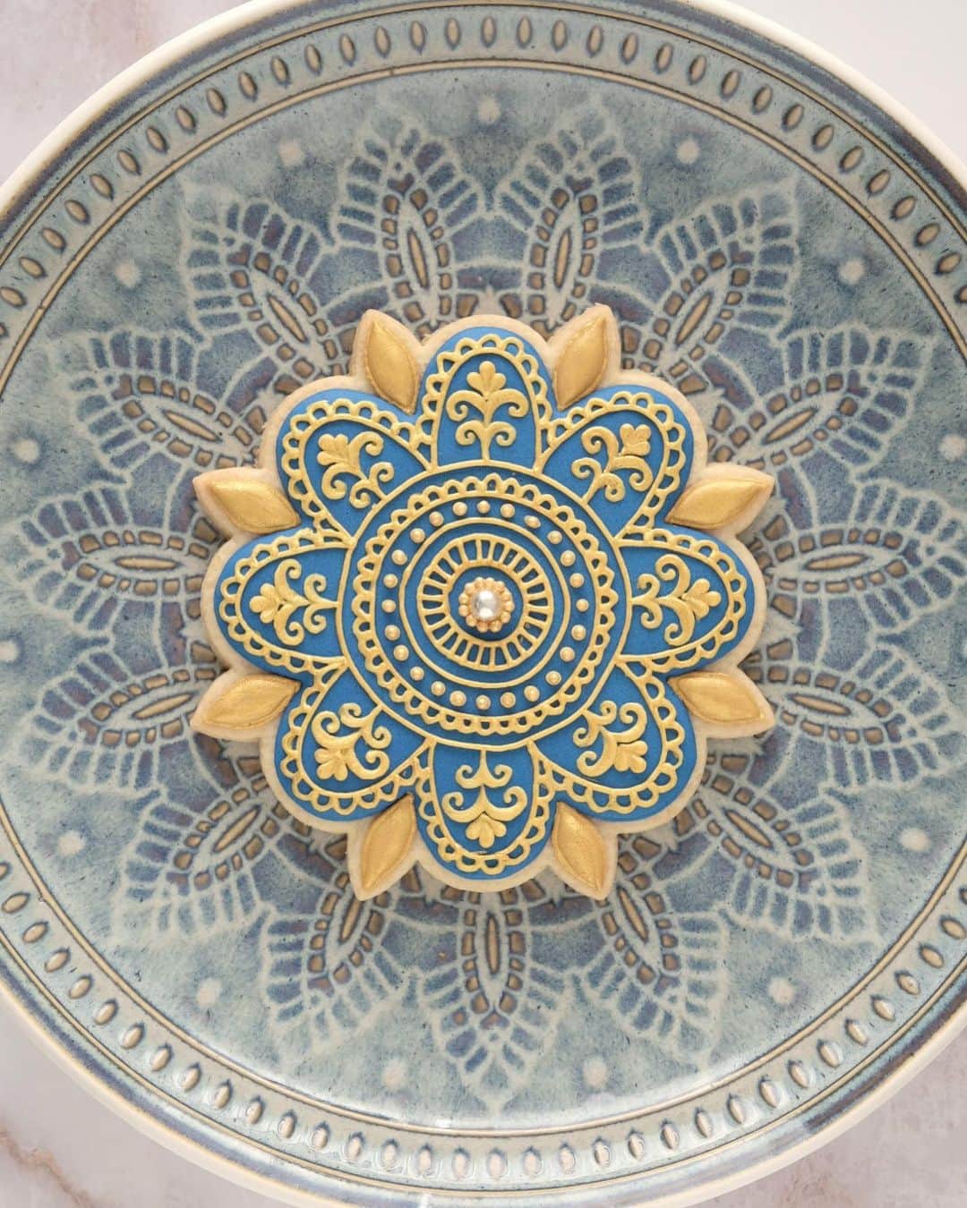 KUNIKAのインスタグラム：「Mandala art cookie💙 Have a wonderful weekend...🧞‍♂️  #artofkunika」