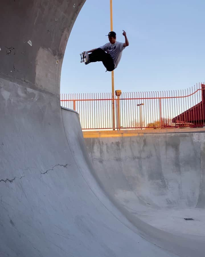 トリスタン・レニーのインスタグラム：「Felt good to get back here 🎥: @timaguilar  #skateboarding #rockstarenergy #rockstarskate #tacodudes #bloodwizard  #sessionsmfg #boneswheels #usaskateboarding」