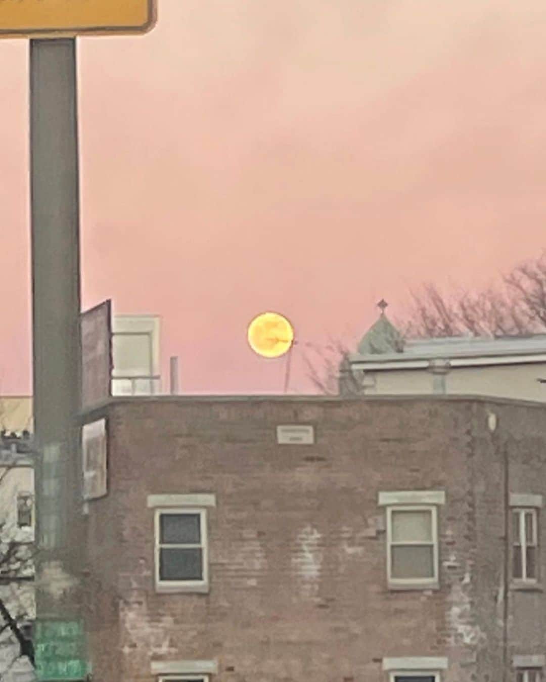 Sachiのインスタグラム：「Heart full 🌕」