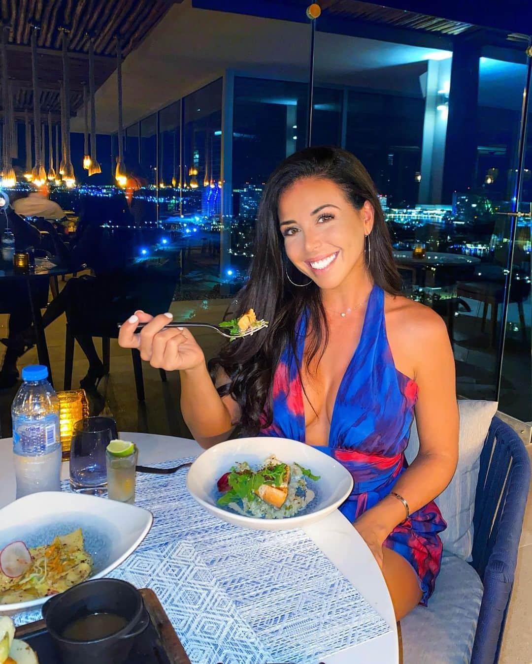 Ainsley Rodriguezさんのインスタグラム写真 - (Ainsley RodriguezInstagram)「Anyone else enjoy getting out of the house and dolled up for dinner? As much as I love to cook I also love to not cook 🤣 and so do my clients!   One of the biggest reasons my clients are successful long term is because I help them find a way to work fitness into their lifestyle without sacrificing the things they love! One of my personal drawbacks when dealing with eating disorders in the past was restrictive dieting and it actually had nothing to do with food. The food was a byproduct of wanting to control something in my life because I was really unhappy which I’ve found is very common and very real with a lot of my clients. When I ditched the notion of ‘dieting’ and ‘calories in v calories out’ is when I gave myself the freedom to look at food in a completely different perspective and not something to feel guilty or afraid of.  You can 1000% still enjoy going out to eat on your health journey and each choice is a new chance. Sure, there’s going to be times where you order the chocolate cake and other times where you don’t care for it. It’s so important we recognize that we’re not stuck in the past and we shouldn’t be focusing on the future because we have no control over it. We can just make the next best decision and resume our habits the next day. Forgive yourself for imperfections, enjoy good company, live in the present moment and try to aim for the healthier options ‘most’ of the time.  My clients enjoy access to real time messaging so I can help them select what to eat on the menu when they go out, reassure them that it’s not all downhill if they slip up and pretty much be right there with them every step of the way! Send me a message for more details on getting started next week! . PS don’t forget we have our LIVE 10am EST workout tomorrow for #SweatySaturdays 😅」1月16日 10時59分 - ainsley