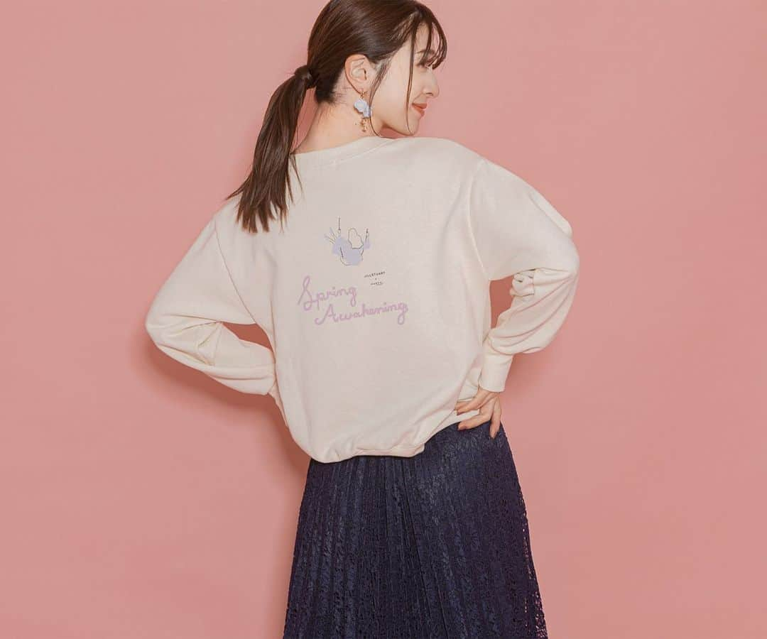 JILLSTUARTさんのインスタグラム写真 - (JILLSTUARTInstagram)「.﻿ 【JILLSTUART×moeko Special Collaboration】﻿ ﻿ BACK PRINT PULLOVER﻿(JILLSTUART×moeko) col.gray,white,pink ¥13,000+tax ﻿ YULA LACE PLEATS SKIRT col.navy,white ¥25,000+tax  #JILLSTUART﻿ #moeko﻿ #collaboration﻿ #artwork」1月16日 11時04分 - jillstuart.jp