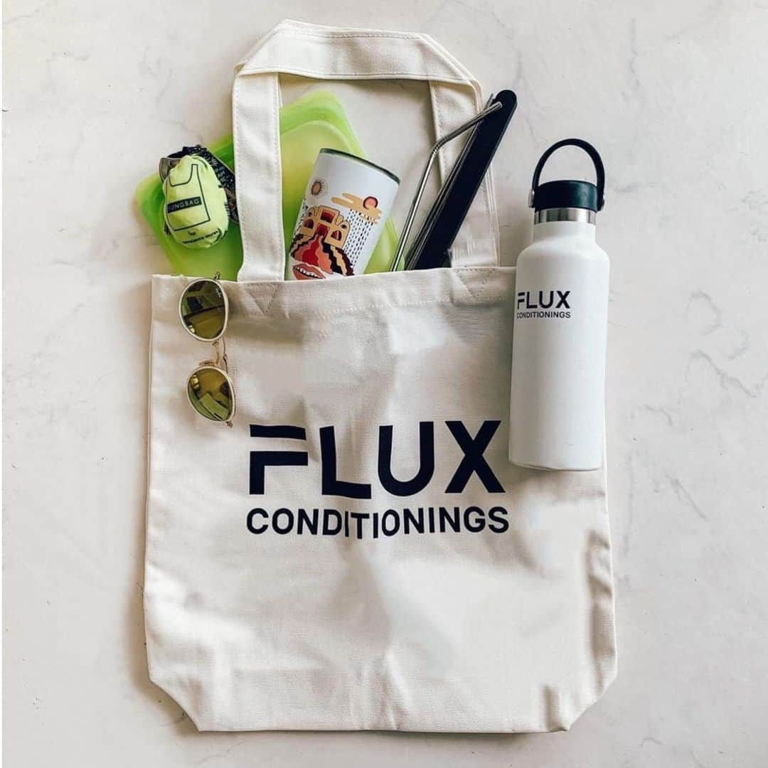 FLUX CONDITIONINGSさんのインスタグラム写真 - (FLUX CONDITIONINGSInstagram)「FLUXブログ【Vol.111】バックナンバー 地球にも自分にも心地いい、サスティナブル（持続可能的な）アクションをご紹介  今回は今日からはじめられるエコ習慣を！  ① 食材、衣類、美容品、購入するすべてのプラスチック包装を控える or 断る or 梱包の少ないものを選ぶ  ② Myバック、ボトル、箸、ストローを持ち歩く  ③ 購入した食べ物は最後まで使い切ってフードロスを防ぐ  ④ オーガニック農家や小さな生産者から購入し、小さな生産者をサポートする  ⑤自転車や歩く移動手段にチェンジしてCOs削減する  ⑥着なくなった服は雑巾にして最後まで使う、譲る、アプリなどで必要な人に使ってもらう  ⑦自分が1日に出しているゴミの量を把握し、少なくする努力をする  ⑧家の電力を再生可能エネルギー率の高い電力会社を選ぶ  ⑨すべての今持っているものを修理しながら長く使う  ーーーーーーーー フラックスコンデショニングスでは、オリジナルエコバッグやオリジナルボトルも販売してます！ ※2021年2月より、グッズ通販スタート予定  詳しくは、プロフィール→今週のコラムよりご覧下さい！！   #fluxconditionings #fluxlife #conditioning #training #performance #conditionix #lifestyle #health #food #daikanyama #shibuya #fluxcafe #フラックスコンディショニングス #フラックス #コンディショニング #トレーニング #代官山パーソナルジム  #ダイエット #筋トレ #肩こり #腰痛 #改善 #代官山ジム #渋谷ジム #サスティナブルな暮らし #持続可能な暮らし」1月16日 11時15分 - flux.conditionings