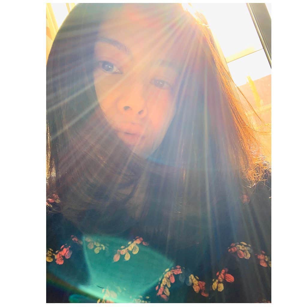 七瀬遥のインスタグラム：「今日は暖かくなるみたい🤗🌈 いいお天気☀️☀️☀️ 素敵な一日に🌈💖  #お天気#暖かい#光#シャワー#虹#素敵#平和#愛#感謝#beautiful#fun#good#friend#happy#love#happiness#good#smile#tokyo#japan」
