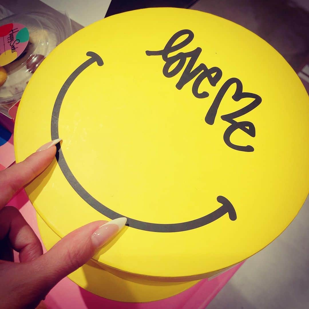 マキろんさんのインスタグラム写真 - (マキろんInstagram)「Love, haha😌👏💖 . コンセプトにゆるぎがない パッと見て伝わる感 大事💖✨ 有楽町のマルイで happy socksさんがイベントやってて可愛いーってなった❣️ #山内智恵#マキろん#japanesegirl  #ファッション#fashion #可愛い#ありがとう#大好き #follow#ootd#love #happysocks」1月16日 11時17分 - chieyamauchi