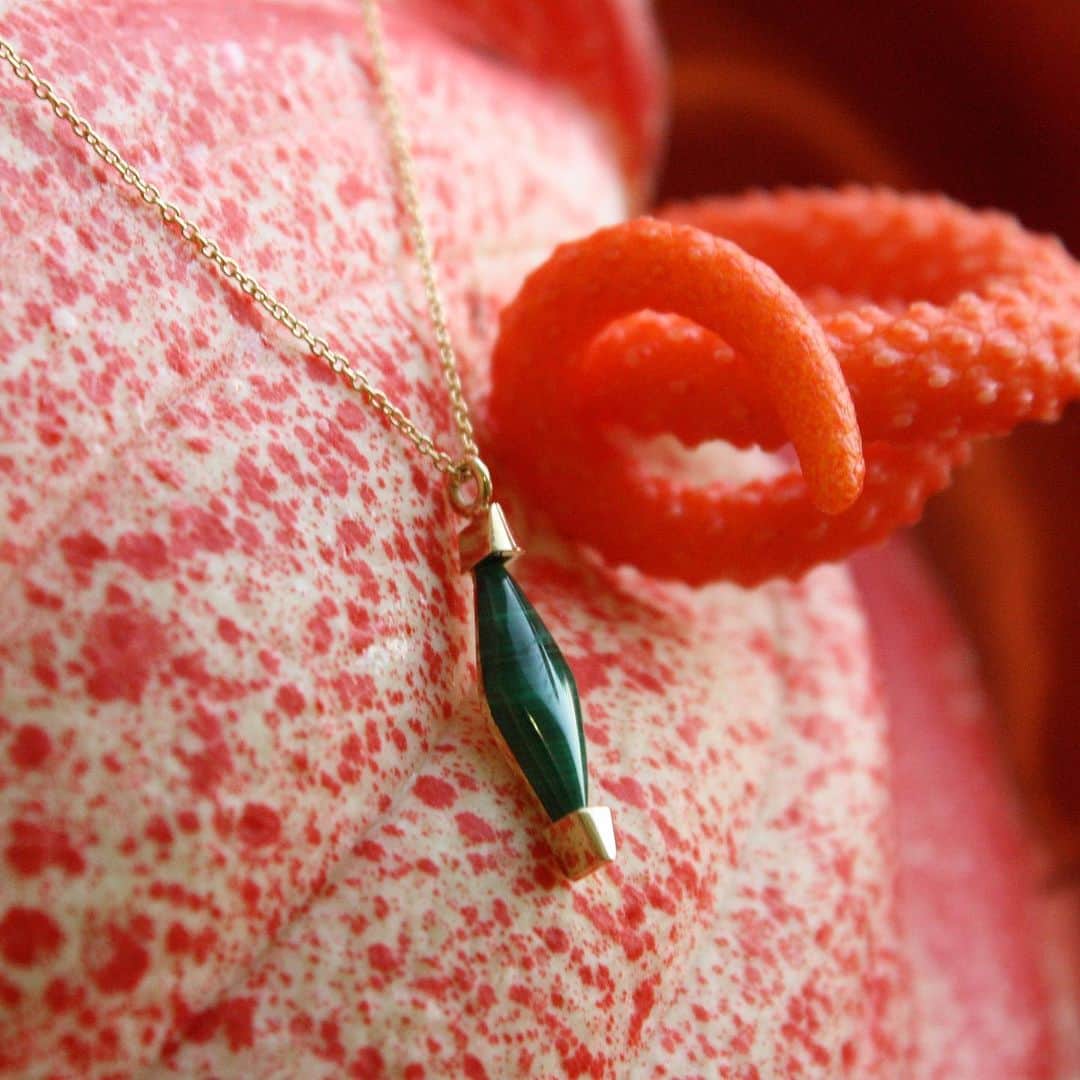 ウィンターケイトのインスタグラム：「open your heart to malachite 😍」