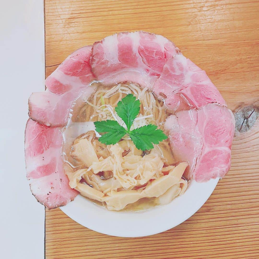 平井喜美のインスタグラム：「📍田中の中華そば﻿ ﻿ 貝そばに1票🙋‍♀️﻿ ﻿ 久しぶりのラーメン新規開拓🍜﻿ 最近はすきな🤍お店に行きがちだったので、また気になる🍜🍥いってみよー﻿ ﻿ ラーメン🍜オススメありますか？﻿ ﻿ ﻿ ﻿ #ラーメン﻿ #大阪ラーメン #田中の中華そば  #ラーメン巡り  #大阪グルメ」