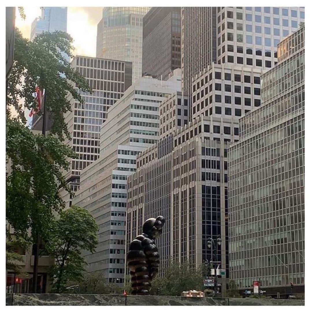 KAWSONEさんのインスタグラム写真 - (KAWSONEInstagram)「#Friday #WhatParty #Repost @muyssnijders ・・・ “What party” by #kaws on Park Ave/ 52nd street in front of Mies van de Rohe’s imposing @seagrambuilding Kaw’s character Chum was one of his earliest ones with his body in a bit of a slouch looking down. Visiting Chum today felt appropriate. And even though he is so very contemporary, he reminds me of Atlas, the Greek mythological Titan responsible for carrying the heavens on his shoulders. Something bestowed on him by Zeus as a punishment for leading the Titans into battle against the Olympian gods for the control of heavens. #kaws #seagrambuilding #nyc #mythology #contemporaryart #americatoday #whatparty #chum #whoischum」1月16日 11時33分 - kaws