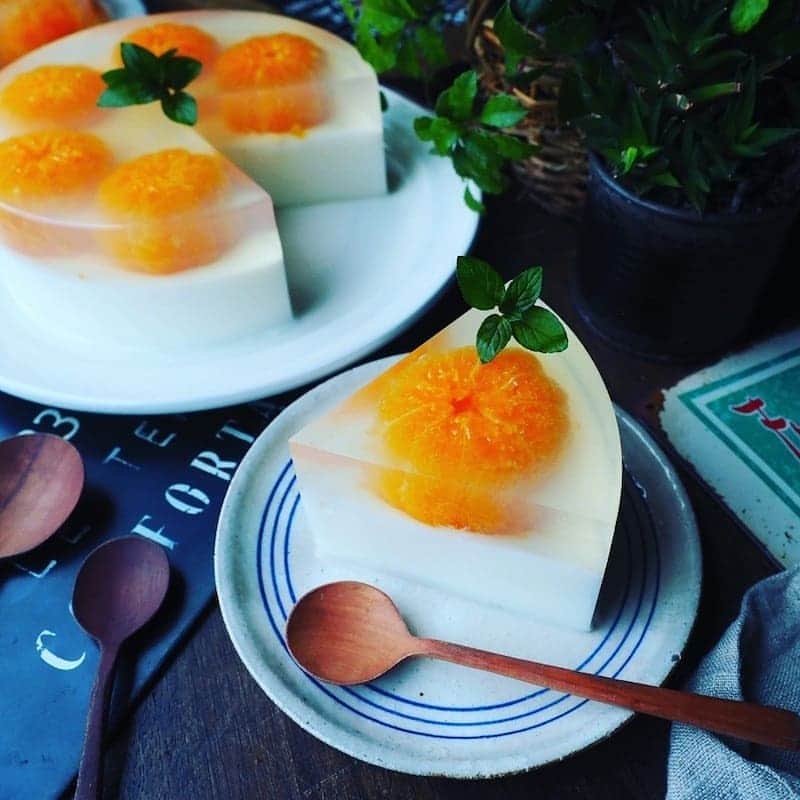 Michiko Maedaさんのインスタグラム写真 - (Michiko MaedaInstagram)「いつかのみかんのコンポートでおはようございます😊✨ ブログにてビタミンたっぷりみかんとオレンジを使ったレシピをまとめ中～  ※※※※  今日明日と旧お料理SNSペコリの皆さんを中心に、コロナ撲滅キャンペーンが行われています💕  主催は @tukiyudzu.05 さん @y.o.k.o.l.o.u.k さん @mameni_creation さん  参加写真はオレンジカラーを使ったものならなんでもOKだそうです🍊✨  タグは #オレンジカラー応援団 #ペコ友 #ペコ友達  主催目的など詳しくは主催の皆さんのフィードでご確認くださいね  豆兄さん、つきさん、よーさん素敵なイベントほんとにありがとうございます💕 喜んで参加させて頂きますね🍊✨  #みかん#オレンジ#みかんのコンポート #オレンジゼリー#ビタミンカラー #免疫力強化#コロナに負けるな #IGersJP#IGersjp#IGersj#クッキングラム#デリスタグラマー#おうちごはんlover#コッタ #lin_stagrammer#kurashiru#クッキングラム#クッキングラムアンバサダー#クオカ#エルグルメ#フーディーテーブル#おうちごはんlover#おうちごはん革命#おうちカフェ」1月16日 11時38分 - shana.mama
