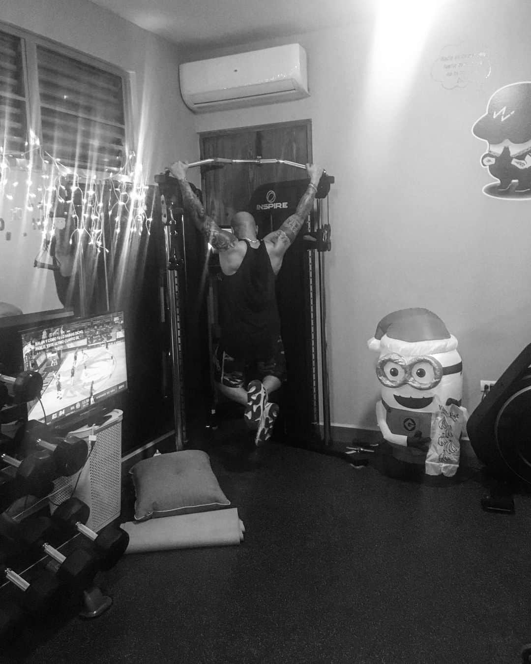 ウィジンのインスタグラム：「🏋🏽‍♂️ disciplina 🥊LOS LEGENDARIOS coming 🔜 @labase」