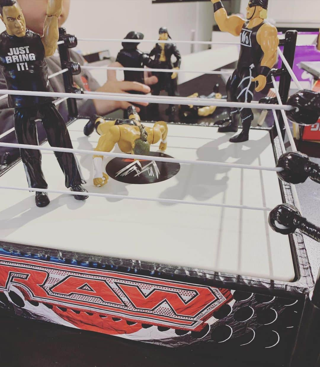 KENJI03のインスタグラム：「If you smell , what The Rock is cooking ✊  #wwe #raw #wwetoys #stayhome #therock #hulkhogan #theundertaker  #hiyunk #compressor #trackmaker #songwriter  #backon #kenji03 #teeda」