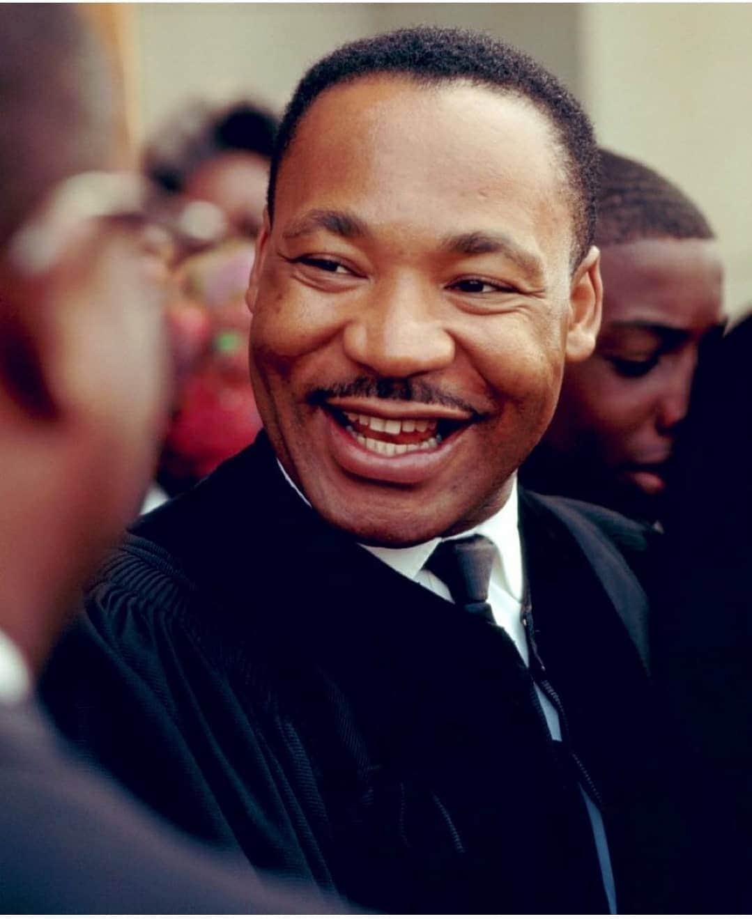 ヴィオラ・デイヴィスさんのインスタグラム写真 - (ヴィオラ・デイヴィスInstagram)「Happy birthday Dr. King! We are fighting hard for your dream. 🙏🏿💛」1月16日 11時52分 - violadavis