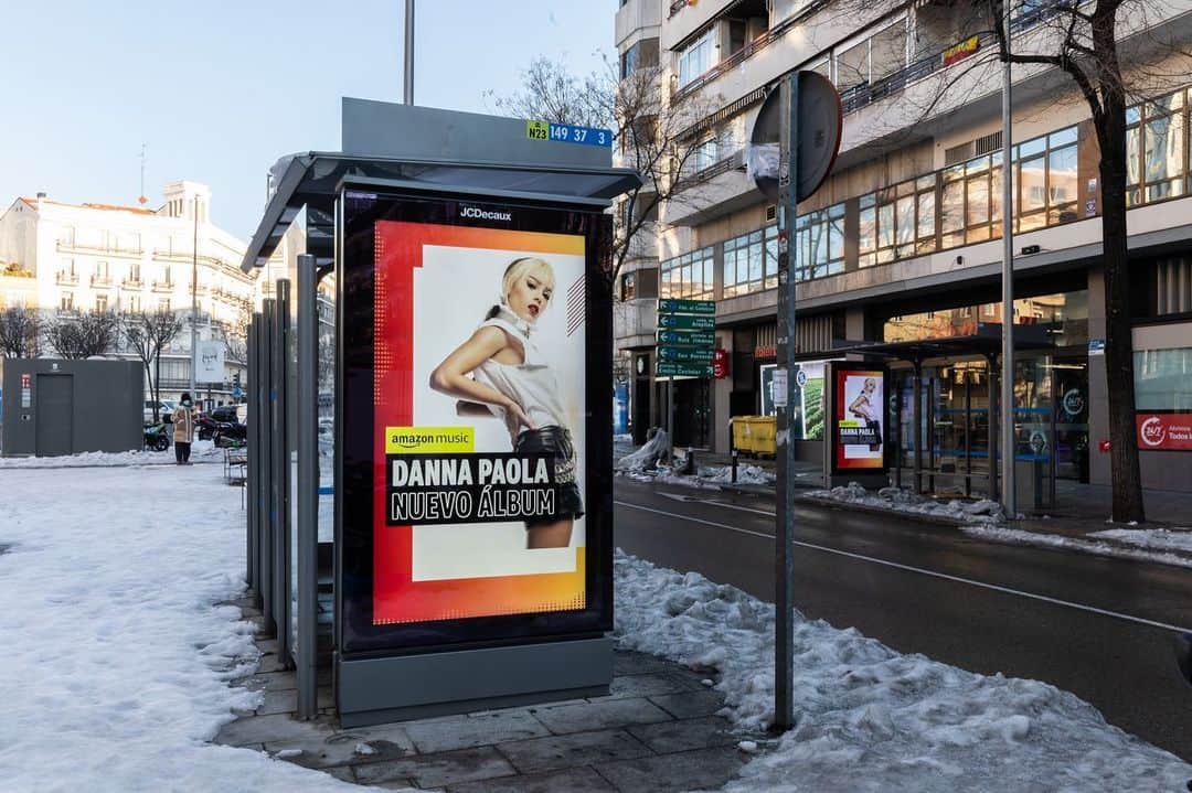 Danna Paolaのインスタグラム：「Te echo tanto de menos Madrid, me encantaría estar ahí, te veo pronto meanwhile dejo mi corazón por tus calles #KO 🥀 ¡Gracias @amazonmusiclatin @amazonmusicmx @amazonmusices! 🥰」