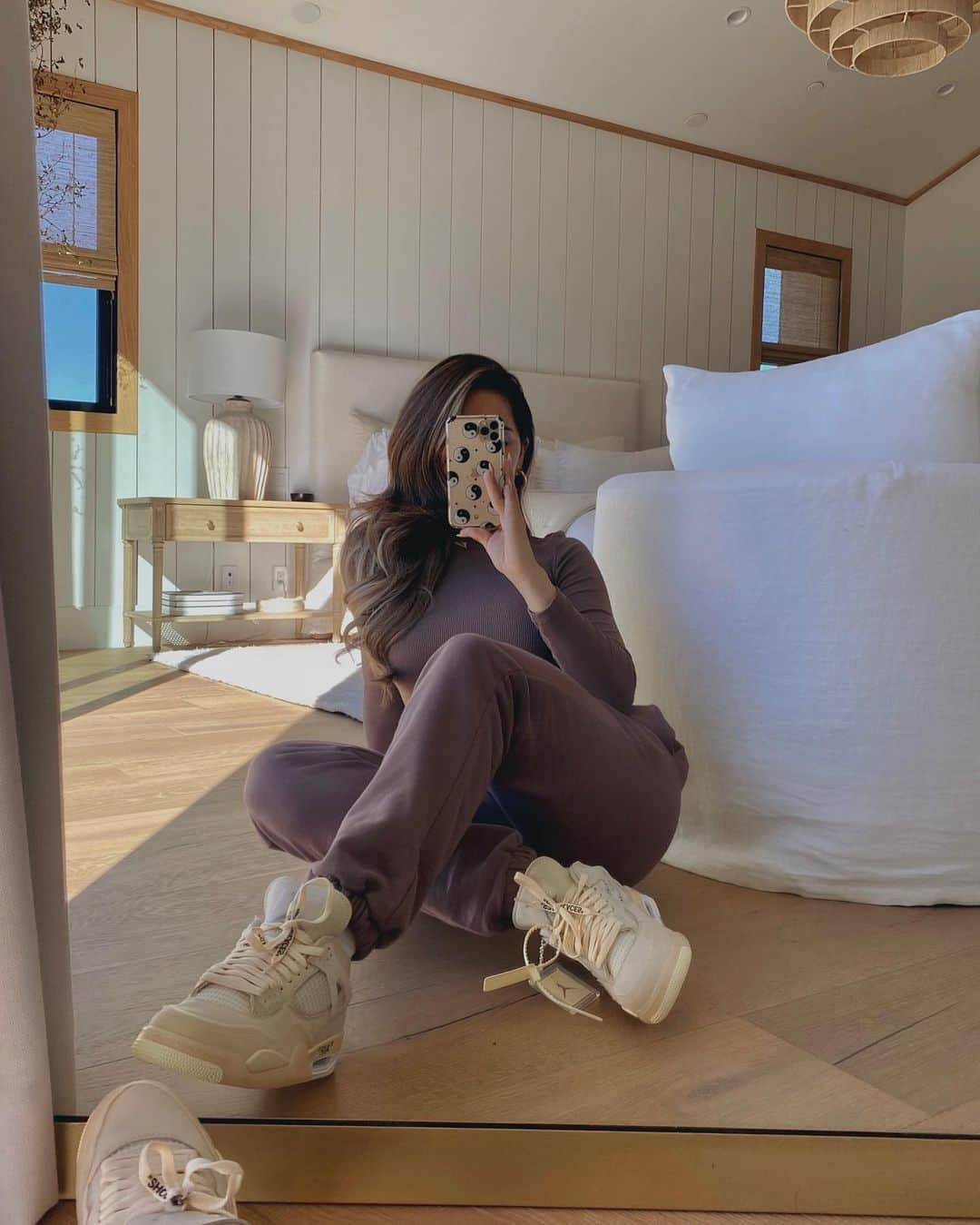 iluvsarahiiさんのインスタグラム写真 - (iluvsarahiiInstagram)「I’ll take one in every color pls🧸 @unlabeled Jogger and Top  @breakout.la Jordan 4 Retro Off-White Sail (a gift from my  sebas ☺️ @ayyysebas )」1月16日 12時01分 - iluvsarahii