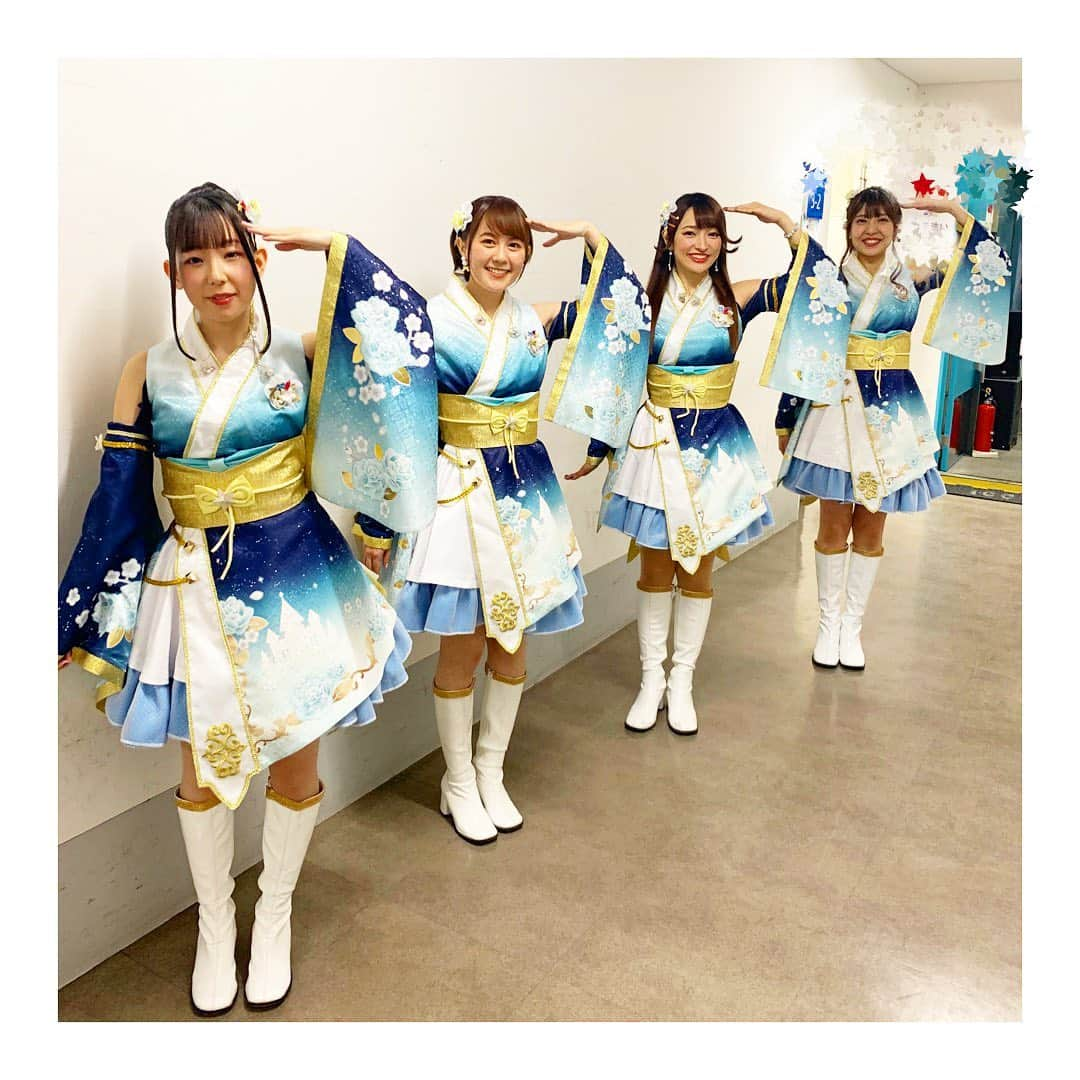 杜野まこさんのインスタグラム写真 - (杜野まこInstagram)「【THE IDOLM@STER CINDERELLA GIRLS Broadcast & LIVE Happy New Yell ‼︎!】  🌟ますみん・らりちゃん・ねこねこ パッション　PP4姉妹☀️ 今回の公演ではパッション4人しかいなかったけど、1人3人分くらいのパッションは放出できたと思う‼️ 楽しかった〜✨はっちゃけ具合最高だった⤴︎⤴︎  🌟ちっすー・津田ちゃん 津田ちゃんがフラットでいてくれて締めるとこ締めてくれたおかげでみんなのびのびステージだった気がする。 圧倒的感謝‼️🙏‼️  🌟ことみ みて！ことみのWink激カワ♡ ことみのきゅんきゅんまっくす　好きー♡ イヤモニ一緒でお耳の中、秘密の出来事いっぱい(笑)  🌟まつえりさん まつえりさんから野球ポーズとって下さって嬉しかった☆ 念願の　松井vs姫川　いつかっ‼︎笑 骨の髄までかっこいいよね〜まつえりさん✨  🌟ちっすー 水瓶座！東北魂！今回一緒多くていぎなり嬉しかった〜♡ちっすーと歌うの超気持ちいい〜たまらん♡ 今回私もちっすーもマグネットネイルにしてたよ♪ ねぇ、ちっすーのヘアスタイル良すぎない？ドストライク♡  🌟ますみん 今回レッスンも控室もお隣になる事多くて、いっぱいイタズラ仕掛けたんだけど華麗にスルーされて🤣 忍者を驚かせるのは難しい‼︎  🌟ねこねこ 心強すぎて甘えまくった〜 いつも構ってくれてありがと♡ 立ち位置隣の瞬間も嬉しくて何度もガン見(笑　  🌟茄子 タイミング合わずに今回一緒にお写真撮れなくてしょぼぼん😔 繊細な歌声も表情もハニカミ笑顔も輝いてたねー✨ 嬉しそうな表情いっぱいで私も嬉しくなった。 何度も拝ませてもらったよ♡  楽しかったなぁ⤴︎⤴︎✨ ようやく新年の実感湧いた‼️ 改めまして、あけましておめでとうございます🎍⛩🌅  #シンデレラhnyday2 #アイドルマスターシンデレラガールズ #姫川友紀 #開幕戦 #imas_cg #ハピネスエール #HappyNewYell #シンデレラ優勝 #いい一年にしましょう  THE IDOLM@STER CINDERELLA GIRLS THE CLOCK OF THE CINDERELLA NEVER STOPS✨✨✨」1月16日 12時11分 - makomorino