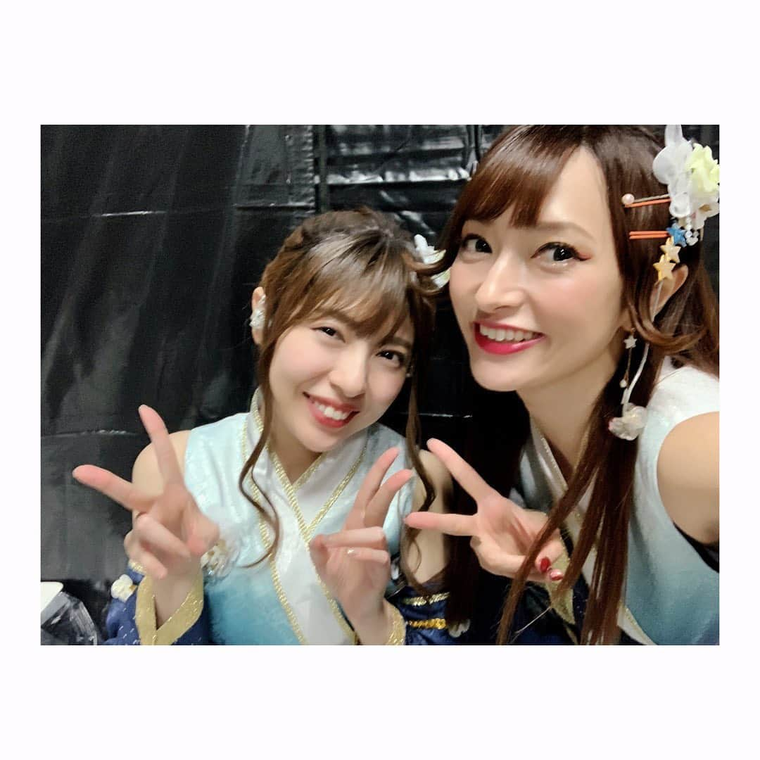 杜野まこさんのインスタグラム写真 - (杜野まこInstagram)「【THE IDOLM@STER CINDERELLA GIRLS Broadcast & LIVE Happy New Yell ‼︎!】  🌟ますみん・らりちゃん・ねこねこ パッション　PP4姉妹☀️ 今回の公演ではパッション4人しかいなかったけど、1人3人分くらいのパッションは放出できたと思う‼️ 楽しかった〜✨はっちゃけ具合最高だった⤴︎⤴︎  🌟ちっすー・津田ちゃん 津田ちゃんがフラットでいてくれて締めるとこ締めてくれたおかげでみんなのびのびステージだった気がする。 圧倒的感謝‼️🙏‼️  🌟ことみ みて！ことみのWink激カワ♡ ことみのきゅんきゅんまっくす　好きー♡ イヤモニ一緒でお耳の中、秘密の出来事いっぱい(笑)  🌟まつえりさん まつえりさんから野球ポーズとって下さって嬉しかった☆ 念願の　松井vs姫川　いつかっ‼︎笑 骨の髄までかっこいいよね〜まつえりさん✨  🌟ちっすー 水瓶座！東北魂！今回一緒多くていぎなり嬉しかった〜♡ちっすーと歌うの超気持ちいい〜たまらん♡ 今回私もちっすーもマグネットネイルにしてたよ♪ ねぇ、ちっすーのヘアスタイル良すぎない？ドストライク♡  🌟ますみん 今回レッスンも控室もお隣になる事多くて、いっぱいイタズラ仕掛けたんだけど華麗にスルーされて🤣 忍者を驚かせるのは難しい‼︎  🌟ねこねこ 心強すぎて甘えまくった〜 いつも構ってくれてありがと♡ 立ち位置隣の瞬間も嬉しくて何度もガン見(笑　  🌟茄子 タイミング合わずに今回一緒にお写真撮れなくてしょぼぼん😔 繊細な歌声も表情もハニカミ笑顔も輝いてたねー✨ 嬉しそうな表情いっぱいで私も嬉しくなった。 何度も拝ませてもらったよ♡  楽しかったなぁ⤴︎⤴︎✨ ようやく新年の実感湧いた‼️ 改めまして、あけましておめでとうございます🎍⛩🌅  #シンデレラhnyday2 #アイドルマスターシンデレラガールズ #姫川友紀 #開幕戦 #imas_cg #ハピネスエール #HappyNewYell #シンデレラ優勝 #いい一年にしましょう  THE IDOLM@STER CINDERELLA GIRLS THE CLOCK OF THE CINDERELLA NEVER STOPS✨✨✨」1月16日 12時11分 - makomorino