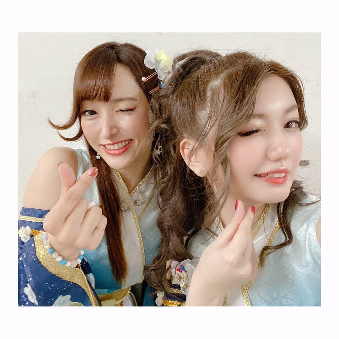 杜野まこさんのインスタグラム写真 - (杜野まこInstagram)「【THE IDOLM@STER CINDERELLA GIRLS Broadcast & LIVE Happy New Yell ‼︎!】  🌟ますみん・らりちゃん・ねこねこ パッション　PP4姉妹☀️ 今回の公演ではパッション4人しかいなかったけど、1人3人分くらいのパッションは放出できたと思う‼️ 楽しかった〜✨はっちゃけ具合最高だった⤴︎⤴︎  🌟ちっすー・津田ちゃん 津田ちゃんがフラットでいてくれて締めるとこ締めてくれたおかげでみんなのびのびステージだった気がする。 圧倒的感謝‼️🙏‼️  🌟ことみ みて！ことみのWink激カワ♡ ことみのきゅんきゅんまっくす　好きー♡ イヤモニ一緒でお耳の中、秘密の出来事いっぱい(笑)  🌟まつえりさん まつえりさんから野球ポーズとって下さって嬉しかった☆ 念願の　松井vs姫川　いつかっ‼︎笑 骨の髄までかっこいいよね〜まつえりさん✨  🌟ちっすー 水瓶座！東北魂！今回一緒多くていぎなり嬉しかった〜♡ちっすーと歌うの超気持ちいい〜たまらん♡ 今回私もちっすーもマグネットネイルにしてたよ♪ ねぇ、ちっすーのヘアスタイル良すぎない？ドストライク♡  🌟ますみん 今回レッスンも控室もお隣になる事多くて、いっぱいイタズラ仕掛けたんだけど華麗にスルーされて🤣 忍者を驚かせるのは難しい‼︎  🌟ねこねこ 心強すぎて甘えまくった〜 いつも構ってくれてありがと♡ 立ち位置隣の瞬間も嬉しくて何度もガン見(笑　  🌟茄子 タイミング合わずに今回一緒にお写真撮れなくてしょぼぼん😔 繊細な歌声も表情もハニカミ笑顔も輝いてたねー✨ 嬉しそうな表情いっぱいで私も嬉しくなった。 何度も拝ませてもらったよ♡  楽しかったなぁ⤴︎⤴︎✨ ようやく新年の実感湧いた‼️ 改めまして、あけましておめでとうございます🎍⛩🌅  #シンデレラhnyday2 #アイドルマスターシンデレラガールズ #姫川友紀 #開幕戦 #imas_cg #ハピネスエール #HappyNewYell #シンデレラ優勝 #いい一年にしましょう  THE IDOLM@STER CINDERELLA GIRLS THE CLOCK OF THE CINDERELLA NEVER STOPS✨✨✨」1月16日 12時11分 - makomorino