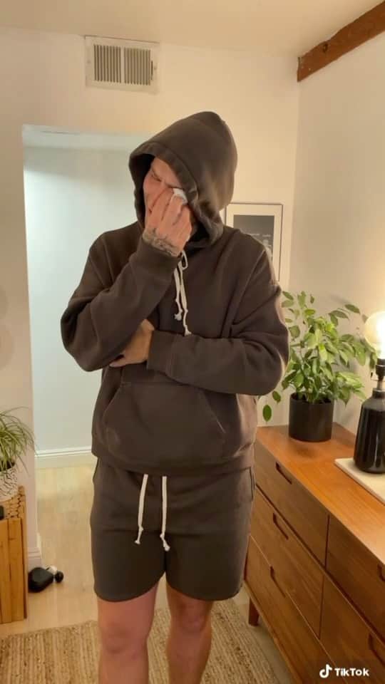ブランドン・シェイアのインスタグラム：「anyone else?」
