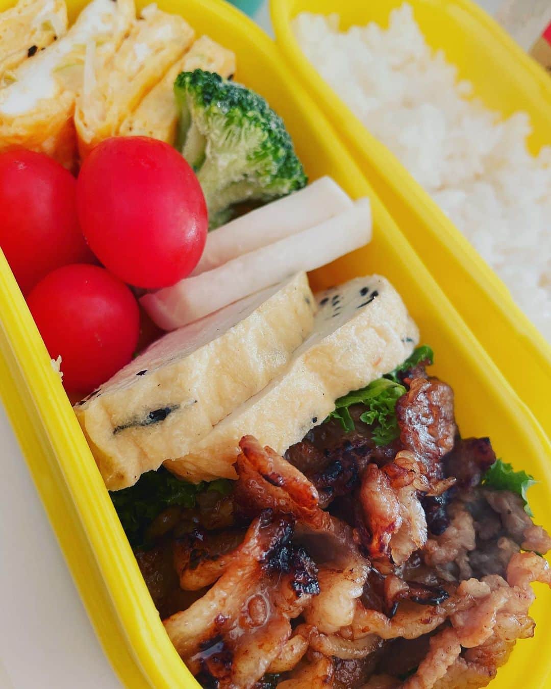 氷浦紫さんのインスタグラム写真 - (氷浦紫Instagram)「春から息子ちんはお弁当生活だから、パパのお弁当作りで練習。 とはいえ、子供用となると訳が違うよな、小さくなるし食べるものも限られてくるしな…  #お弁当生活 #パパからは好評 #野菜少なくなりがち #冷凍食品ありがとう #lunchbox」1月16日 12時27分 - yukalihiula
