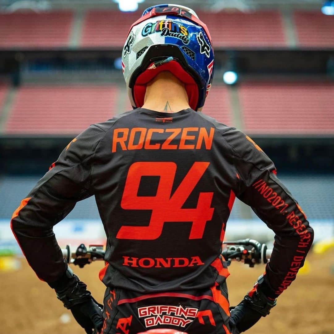 ケン・ロックゼンのインスタグラム：「Going to enjoy today like never before. First race with my family 🙃 Let’s  go and have some fun. Stoked that we will  have some fans at the races  this year. 🤗 📸 @swapmotolive」