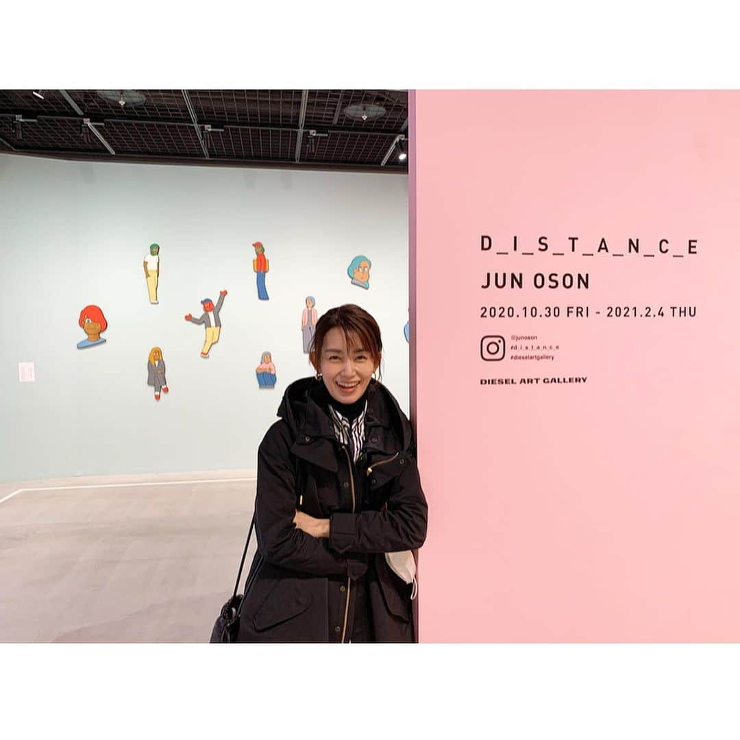 のインスタグラム：「* * 少し前に JUN OSONさん @junoson の 個展に行ってきました * 『激レアさんを連れてきた。』や 『東京メトロ』のポスター で 以前から とても気になっていて * 12月の中旬くらいの時点で 展示作品 ほぼ完売状態⁉️でした✨✨ * #junoson  #d_i_s_t_a_n_c_e  #dieselartgallery」