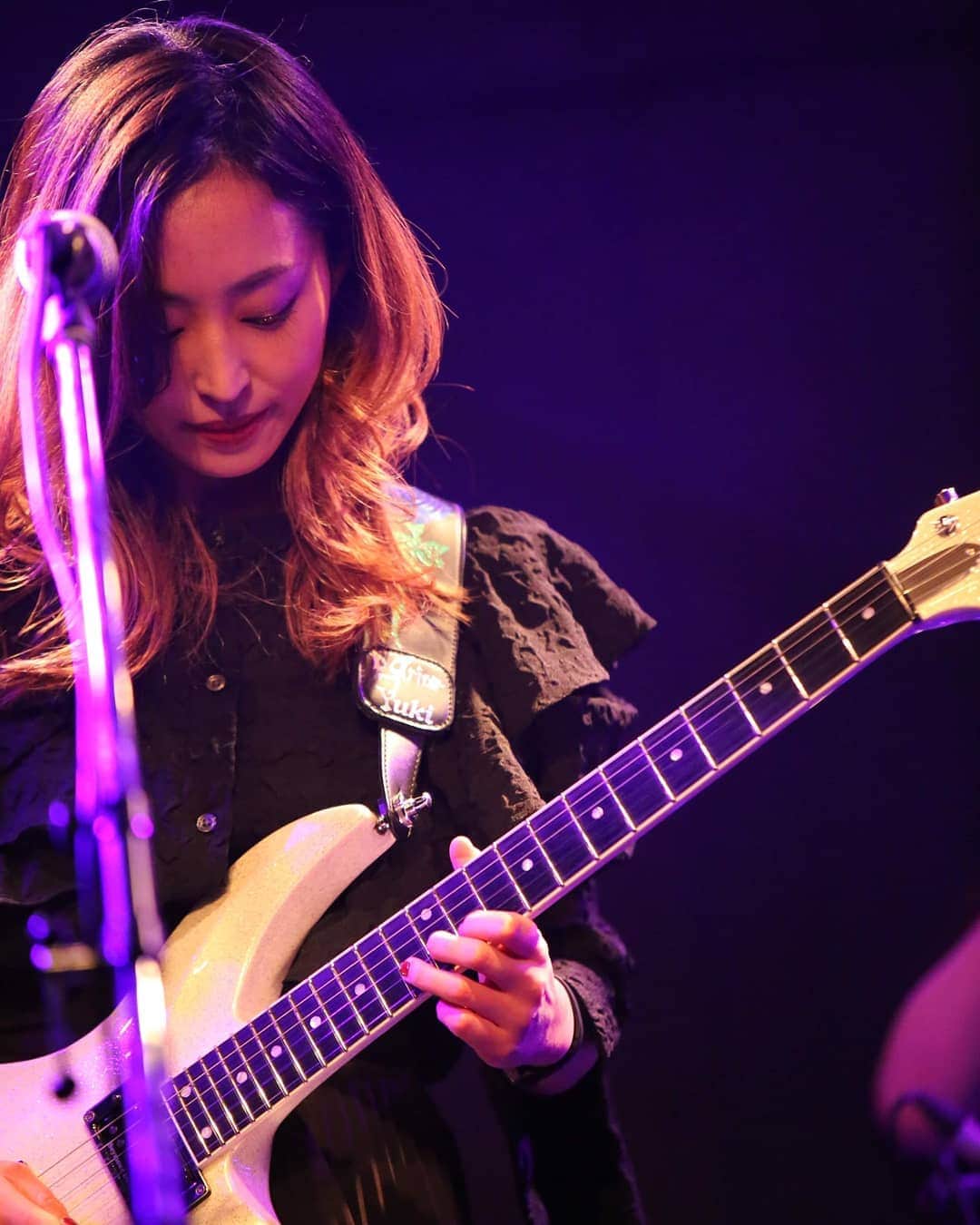 Yukiさんのインスタグラム写真 - (YukiInstagram)「最近はパソコンで作業な日々が続いてます。アレンジや作曲、楽しんで頑張ります🤘🏻  I've been arranging songs recently💻 Busy but fun🙂  #guitar #esp #onthestage」1月16日 21時50分 - d_drive_gt_yuki