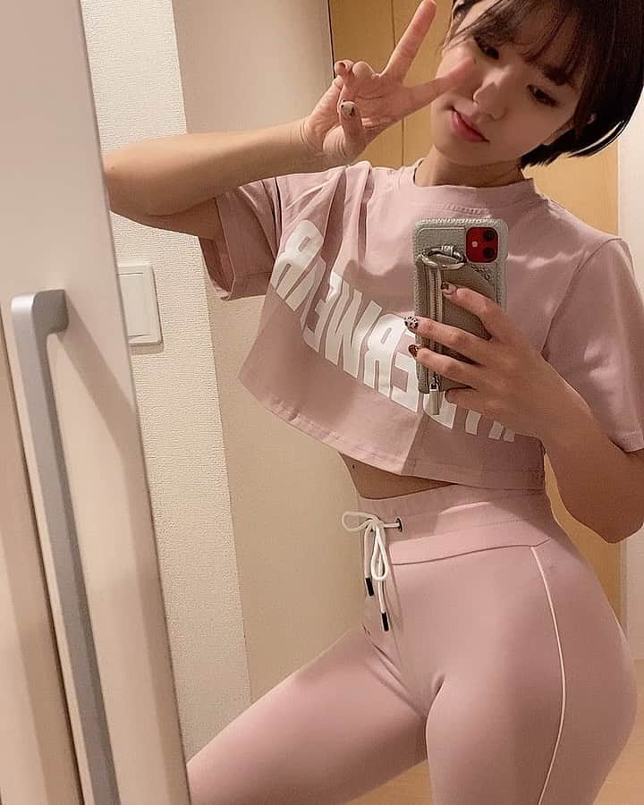 ほなみのインスタグラム：「. @ryderwearwomen  新しいウェアがたくさん届いたよ☺︎♡ ピンクは新鮮やない？笑 . @noriko3.25 さんとお揃いピンク💕 嬉しい♡🥰 ローメルいたら明るい色が欲しくなる！笑 . 明るいウェア着てモチベーションあげて 研修勉強自分の体づくり！頑張るぞ💞 .」
