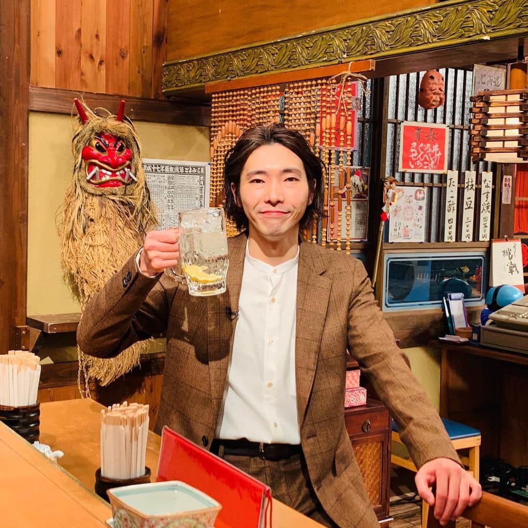 天国と地獄 ~サイコな2人~のインスタグラム：「もうすぐ #人生最高レストラン  お腹減っている方、ご注意下さい🍽⚠️  #超呑気だけど #ゆっるゆる〜だけど #家事やってくれて #ご飯作って待っててくれる #そんな陸と #わたしは呑みたい #初回放送ついに明日‼️ #綾瀬はるか #高橋一生 #柄本佑 #北村一輝 #天国と地獄 ~サイコな2人~」