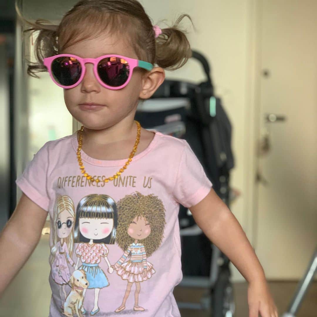 ファビアナ・オリベイラのインスタグラム：「Pega esse estilo! 😂🌈💖」