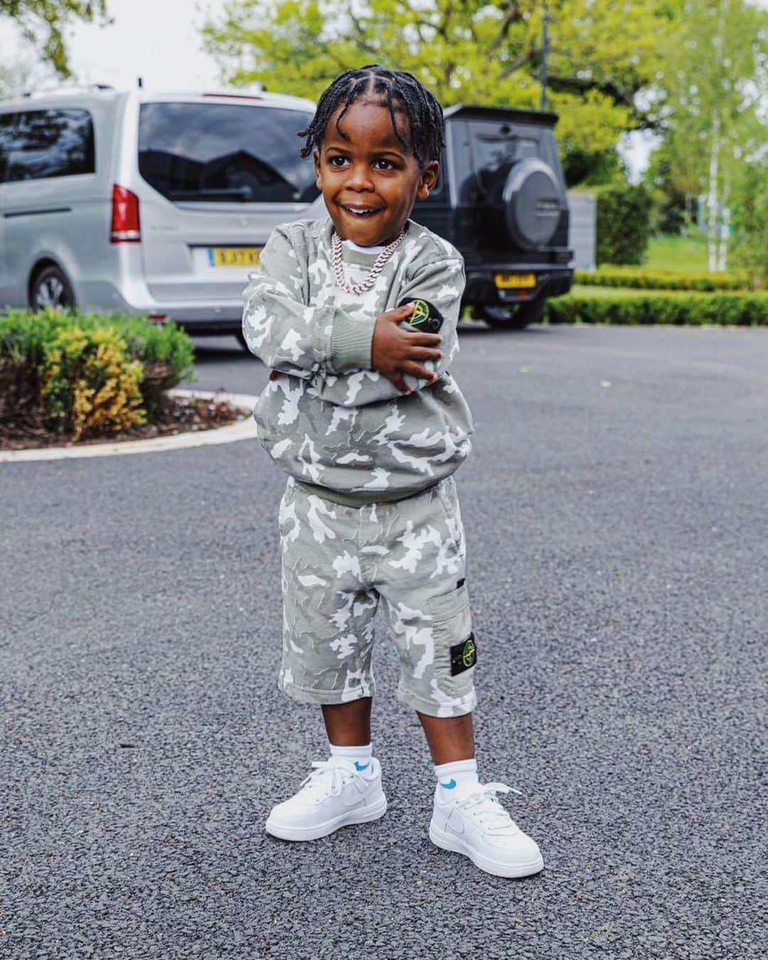 ラヒーム・スターリングのインスタグラム：「Happy 4th Birthday to my little drip boss 👑 Daddy loves U ❤️」