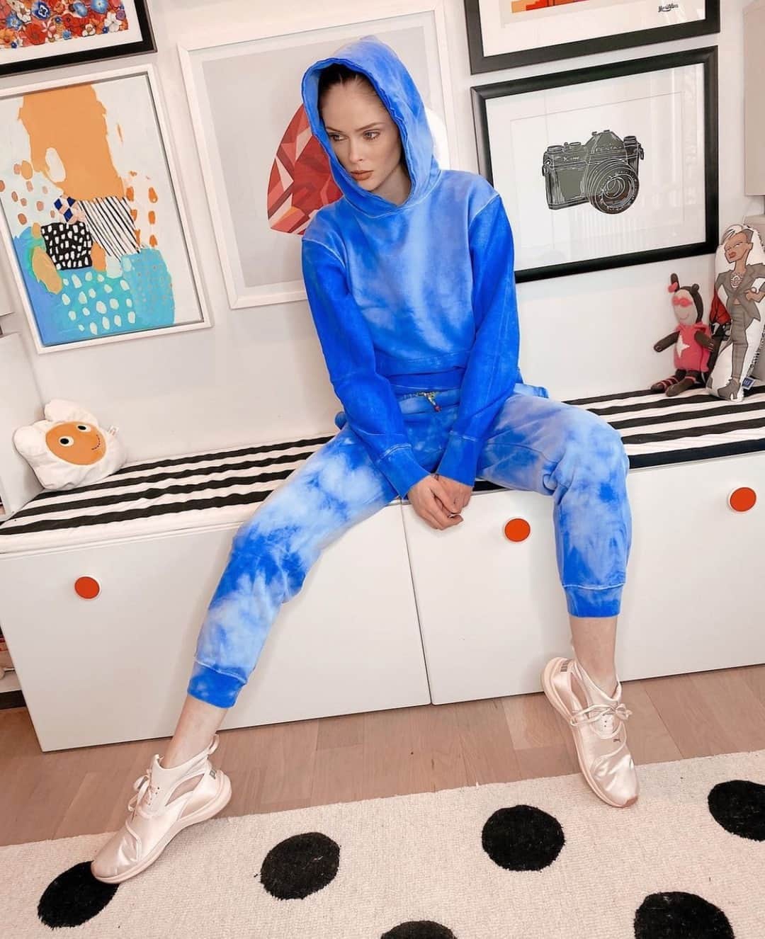 ダニジョーのインスタグラム：「At home with @cocorocha in her Dannijo sweat set 💙 #dannijogirls」
