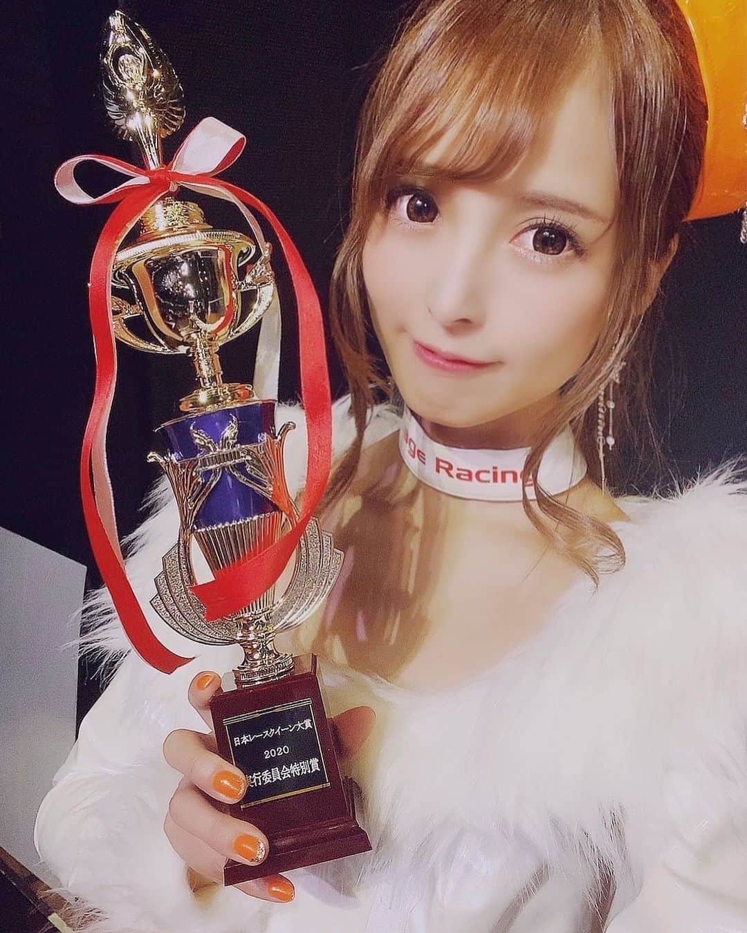 葵井えりかのインスタグラム：「【ご報告】日本レースクイーン大賞 実行委員会特別賞をいただきました✨🙏 . そして目指していたコスチューム大賞には届きませんでしたが 今回も本当にみんなで頑張れた結果の中間Best5で、はじめてグランプリが届く場所までいけました！ 今回も長い期間本当にありがとう。 . スピーチでも話したけど沢山の想いが、、🥲 表彰式まで不安だったけど、とても嬉しかったです。 . まずはこれまで沢山応援してくれた皆様有難うございました。 ArnageLovelyCatsとして この場に立ててよかったです☺️まずは本当にありがとう。  . また書くね！🐱 . 葵井えりか #arnageracing#arnagelovelycats#葵井えりか#レースクイーン」