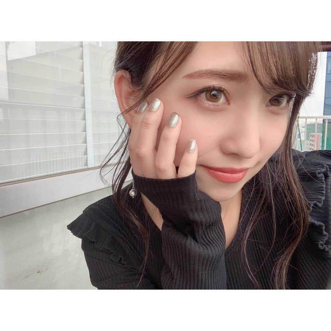 篠田このかさんのインスタグラム写真 - (篠田このかInstagram)「﻿ ﻿ ﻿ 今日は気温高くてぽかぽかやったせいか﻿ 4時間くらい昼寝してた😪﻿ もう寒いの飽きたから早くあったかい季節になってほしいねー﻿ ﻿ ﻿ 今日のカラコンは #リッチスタンダード の #イノセントブラウン🌿﻿ ﻿ 14.2mmの2weekで大きさがちょーーどいい◎﻿ ちょっとグリーンっぽい色合いでちゅるん系がかわいい〜！﻿ いま髪の毛も緑入ってるから﻿ カラコンとの相性良くていい感じで最近のお気に入りです✌️❣️﻿ ﻿ ﻿ 明日の撮影もこのカラコンでいこう☺︎﻿ ﻿ ﻿ ﻿ ﻿ ﻿ ﻿」1月16日 22時38分 - avocado__cono