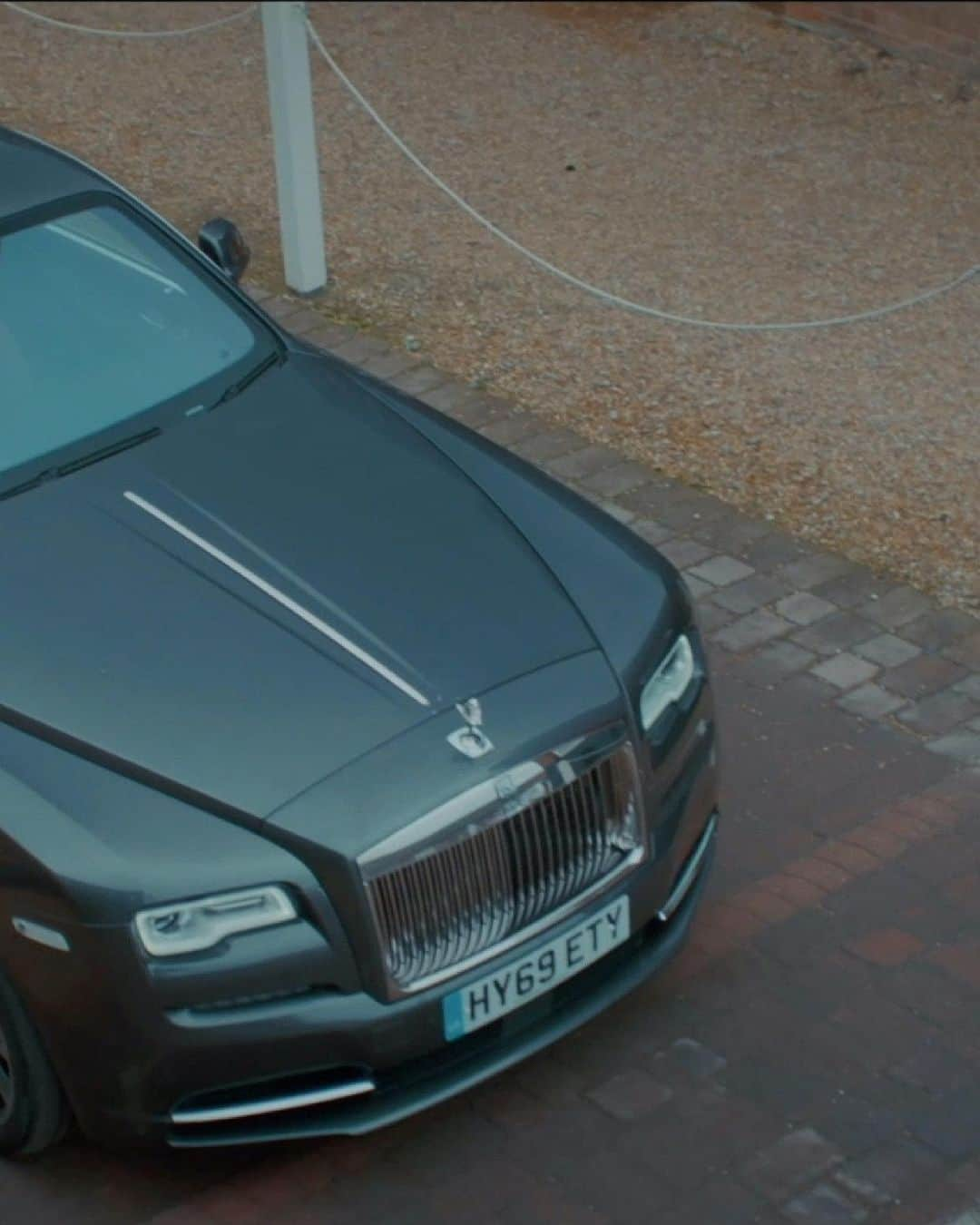 ロールス・ロイスさんのインスタグラム写真 - (ロールス・ロイスInstagram)「'When I first drove Wraith, I was amazingly impressed by the smoothness of it. There is something indulgent about sitting in that cabin, hearing nothing but silence, and having this immense power in front of you. To me, that is inspiring.' — Charlie Siem, classical violinist   Watch Episode 12 of our #InspiringGreatness series now; link in bio.」1月16日 23時06分 - rollsroycecars