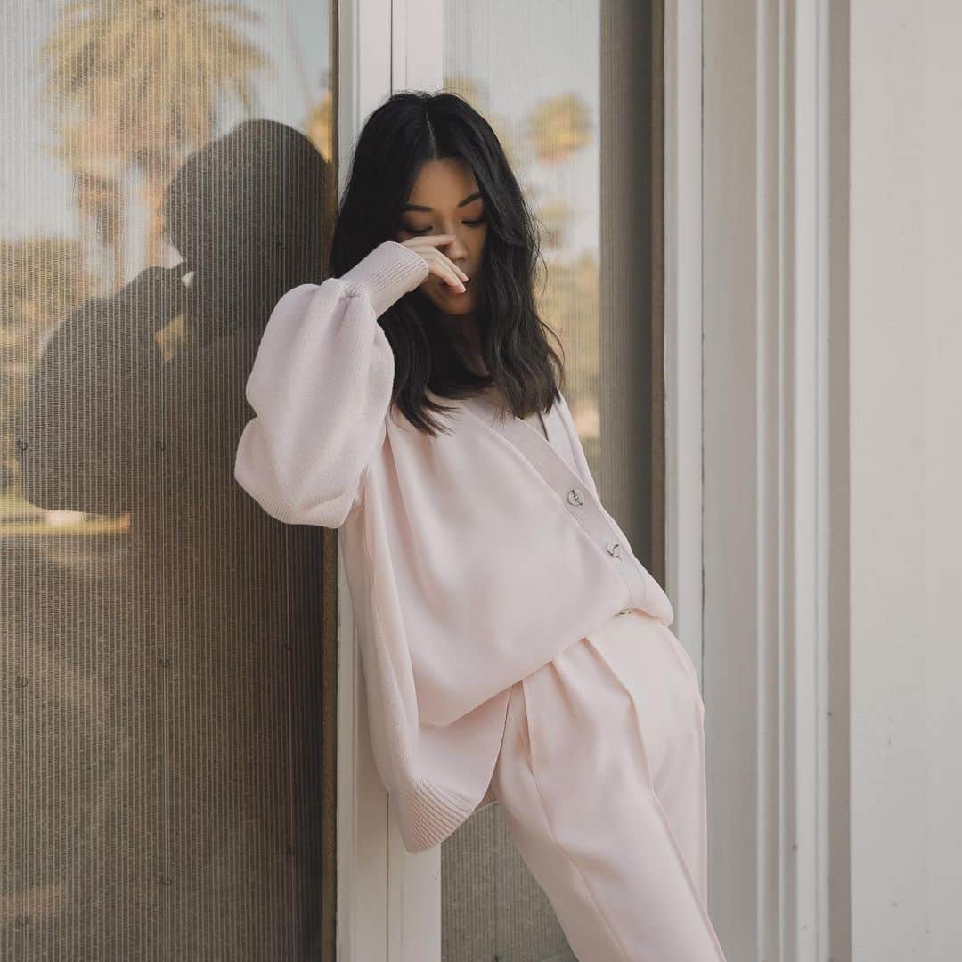 アディアムのインスタグラム：「Another look at Jenny Tsang of @Tsangtastic cozy monochromatic look featuring our Poppy Cardigan and Dahlia Skinny Pant.」