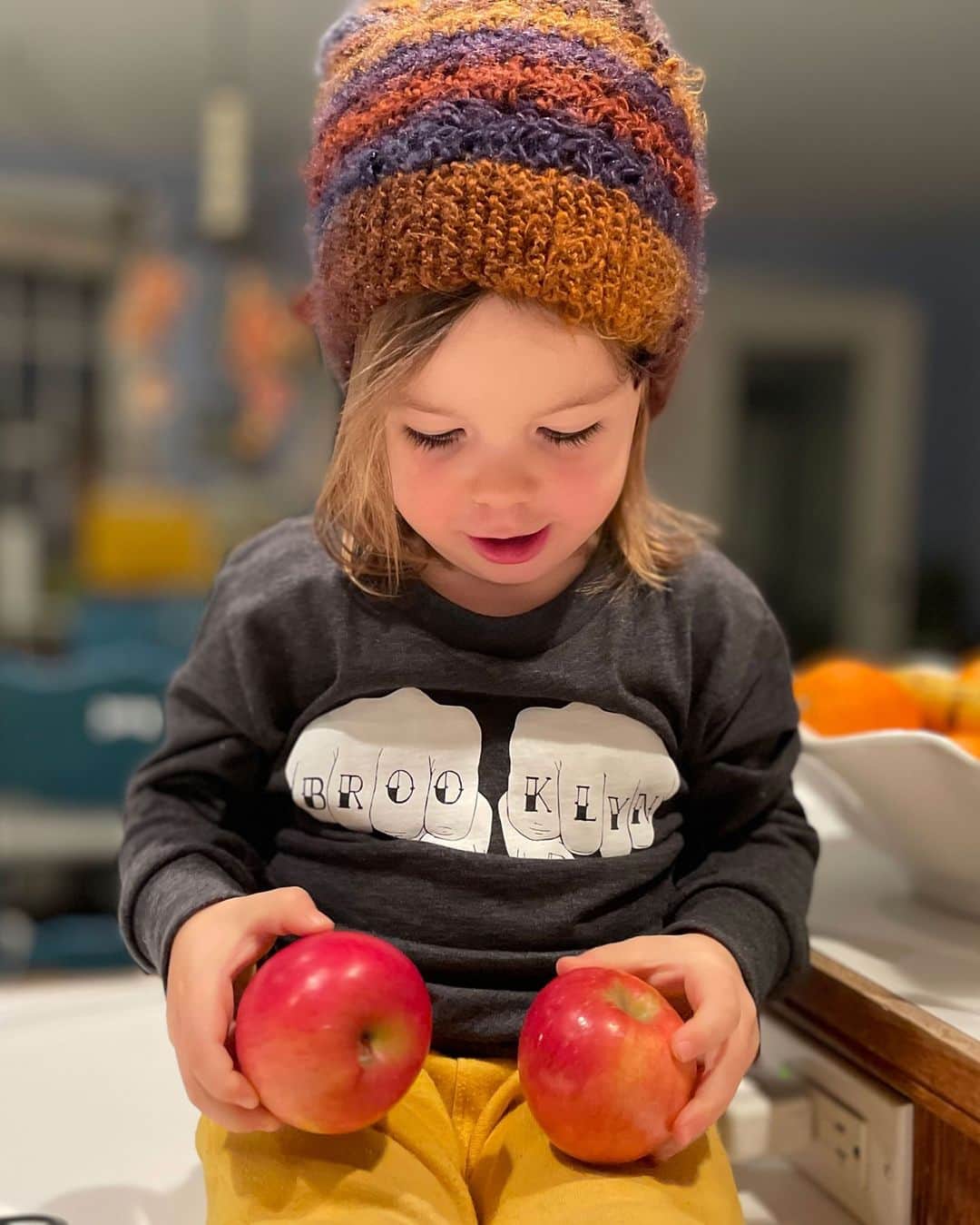 ブルックリンインダストリーズのインスタグラム：「Declan having a snack in the new Toddler Long Sleeve BK Knucks. Fresh reload of graphics for Brooklyn's next generation.  #brooklynindustries #liveworkcreate #brooklynbabies #brooklynkids」