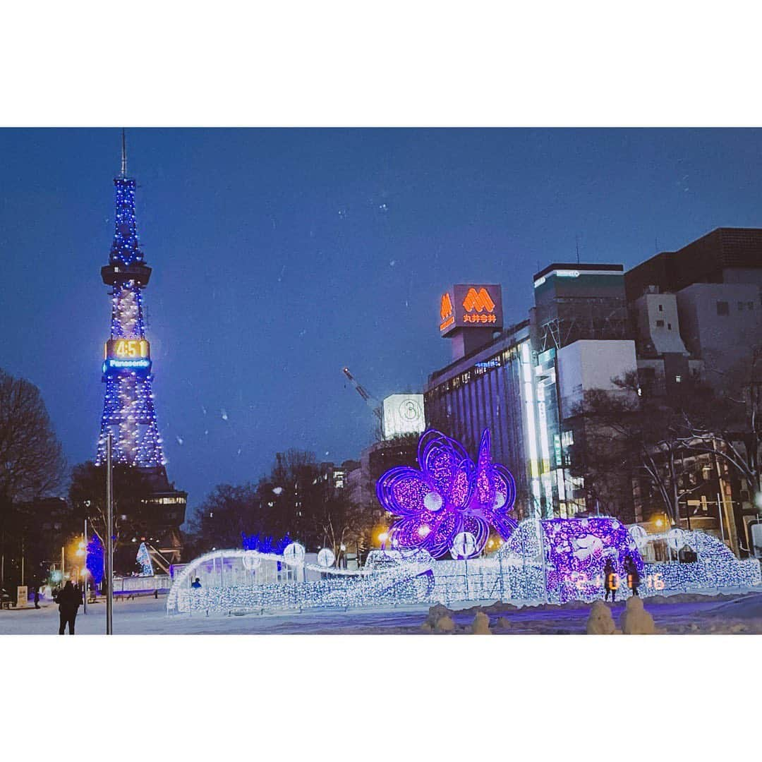 岡田鷹斗さんのインスタグラム写真 - (岡田鷹斗Instagram)「札幌の夜の景色は綺麗。 やっと撮れた札幌市時計台は ぶれぶれ。それはそれで良き  #NEVAGIVEUP  #okadatakato #dance #vocal　#4人組　#photo #followｍe  #ネバギブ  #hokkaido  #夜景」1月16日 23時04分 - okada_takato