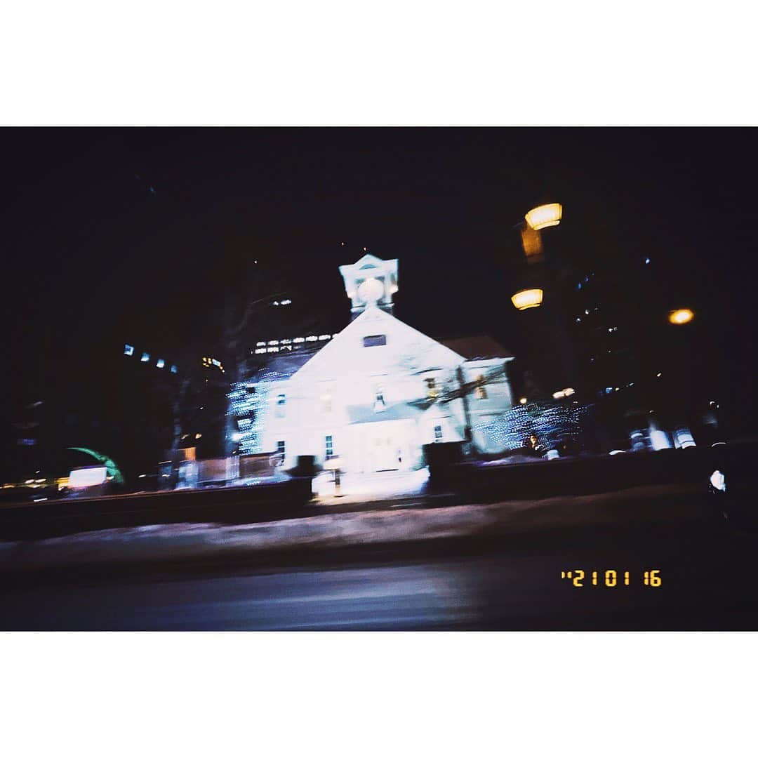 岡田鷹斗のインスタグラム：「札幌の夜の景色は綺麗。 やっと撮れた札幌市時計台は ぶれぶれ。それはそれで良き  #NEVAGIVEUP  #okadatakato #dance #vocal　#4人組　#photo #followｍe  #ネバギブ  #hokkaido  #夜景」
