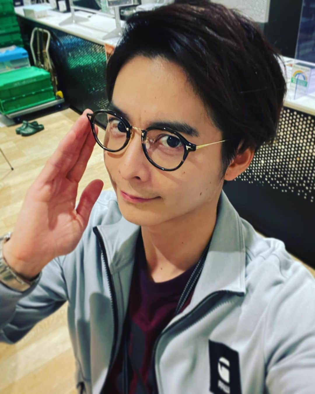 小池徹平のインスタグラム：「書けないッ！？本日からですよー‼️ 始まってますよー😆 みてますかーー！？」